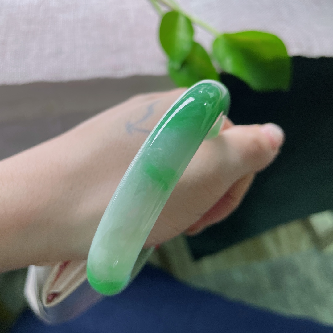 58.3/12.1/8.7飘绿正圈，随性散落，每一处纹路都是独一份的风景，温柔治愈，自带贵气。无裂，ss52582a
