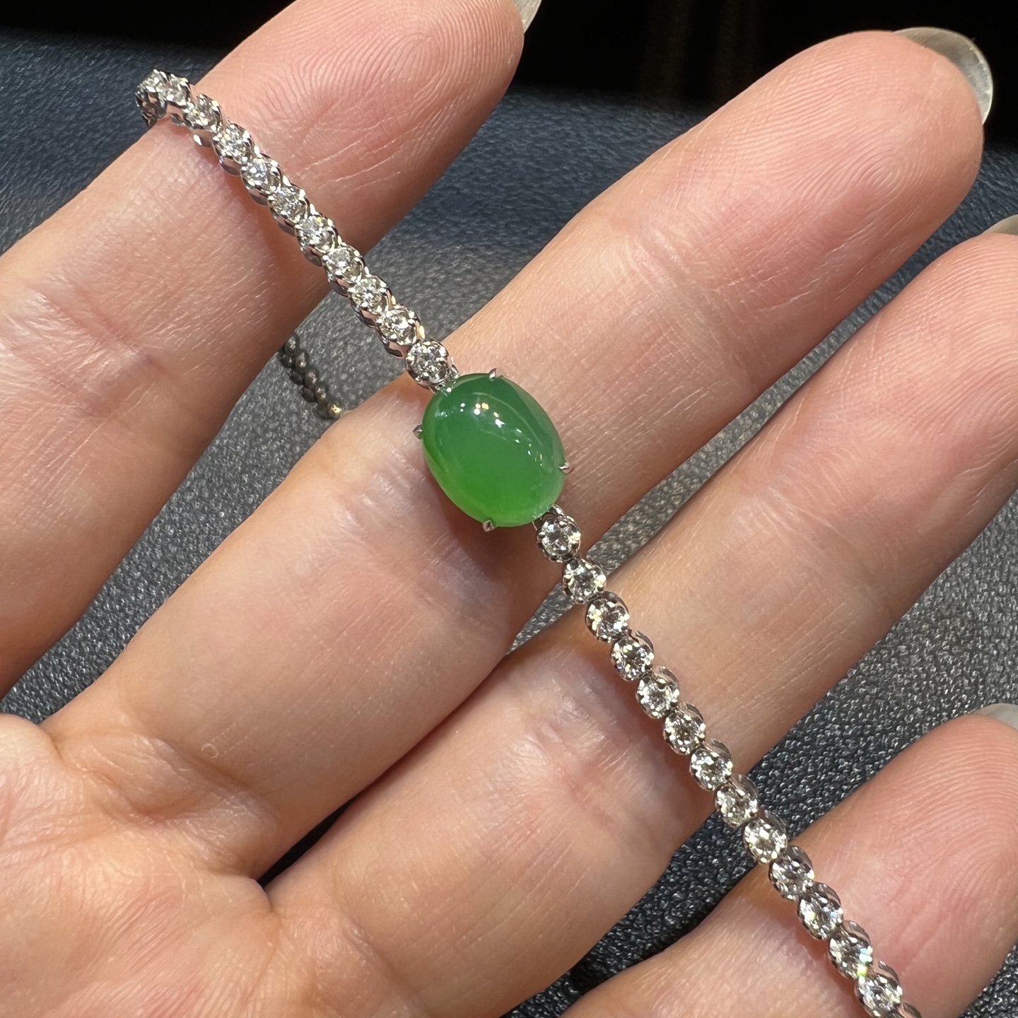 ️18k金钻石镶嵌冰种阳绿翡翠蛋面手链天然缅甸A货高端精品，68.7-6.8 168-6.8-5.2