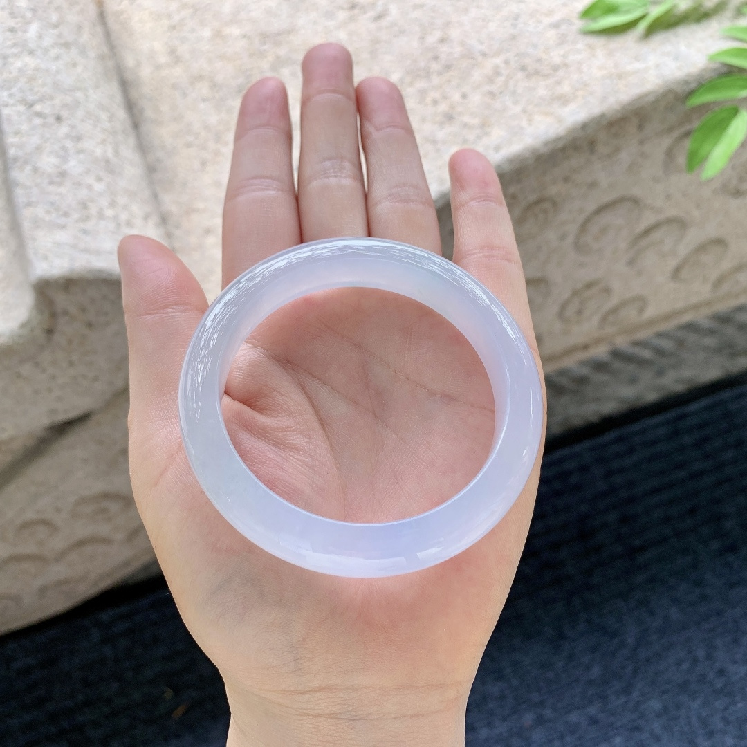 正圈54 55 圈口54.8/12/8.3 编码A3051365 描述糯冰淡紫色，水润，种老，细腻，