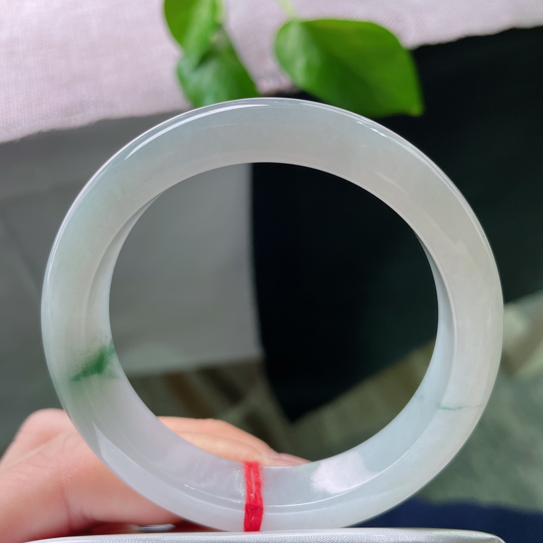 55.7/12.5/8.4，飘花正圈，干净，清润通透，一抹色鲜活灵动，充满活力，无裂，ss50401a