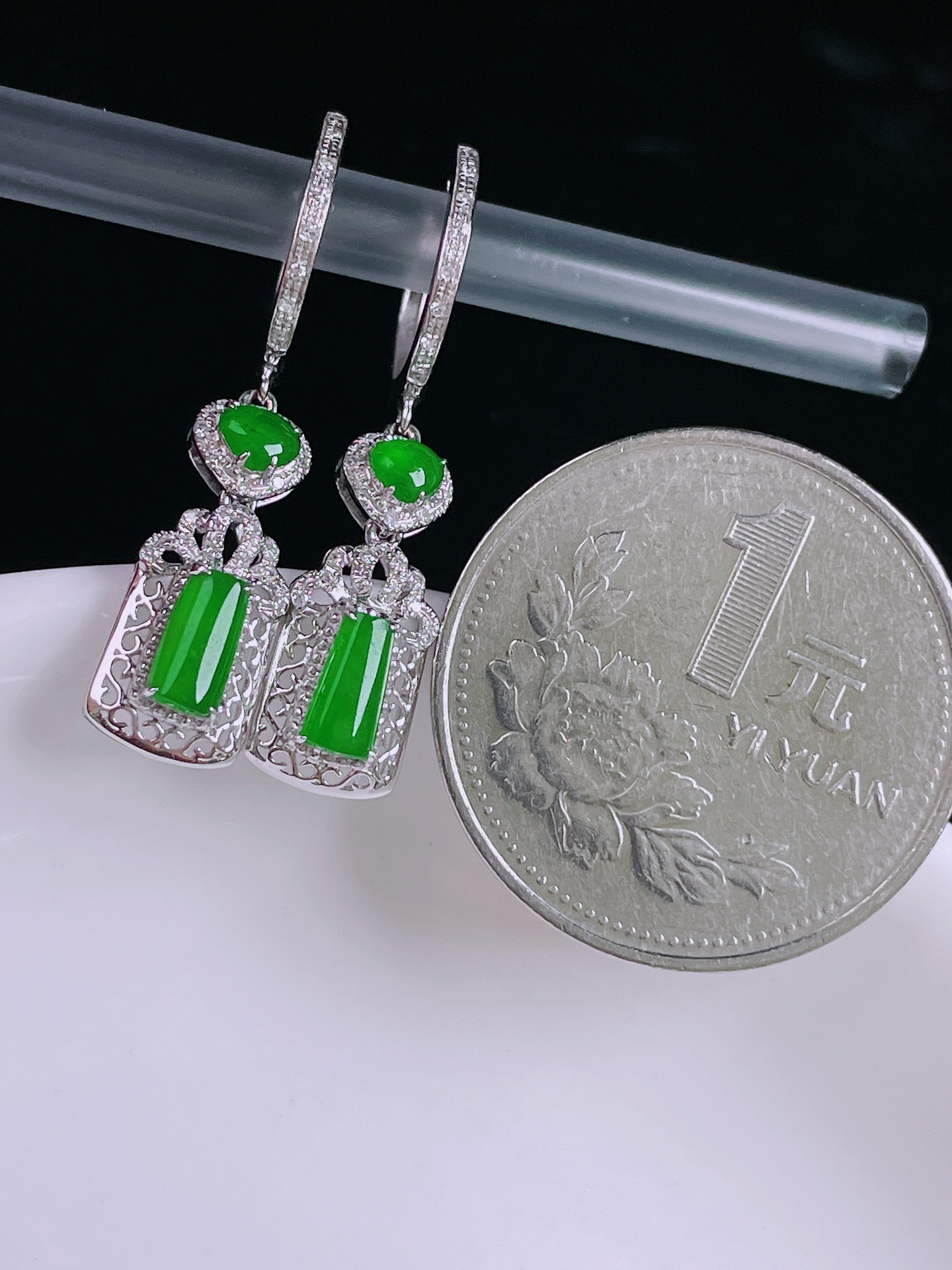 ️冰绿耳坠，老种起光，细底通透，尺寸：31/7.5/4.8mm0512