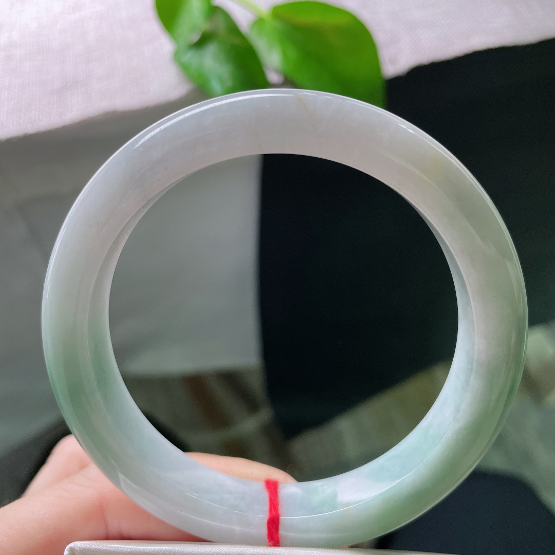 61.3/11.9/9.5，浅绿底正圈，大圈口，料子细润，大圈口，百搭，简约，有纹，ss53055a