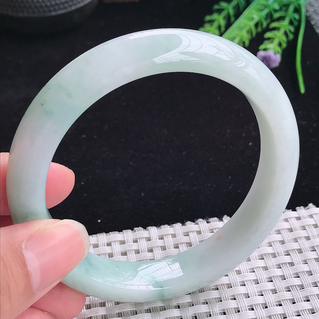 实拍a货翡翠60.5/13.3/8.8大圈口平安镯老坑秀气飘花手镯玉手镯