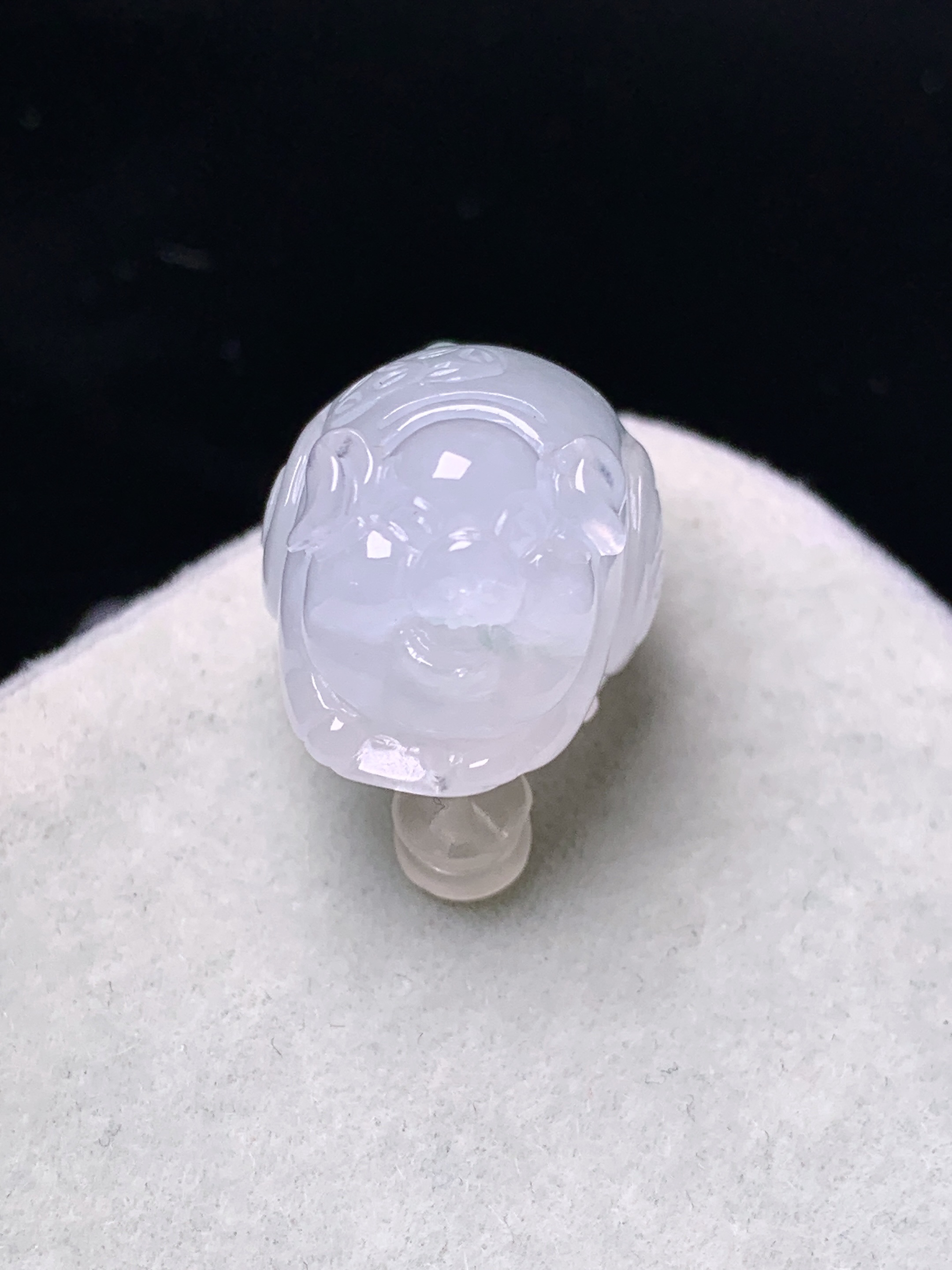 冰种生肖猪吊坠 玉质细腻 色泽艳丽清新 水润亮眼 整体尺寸19.5*14.5*13 f4