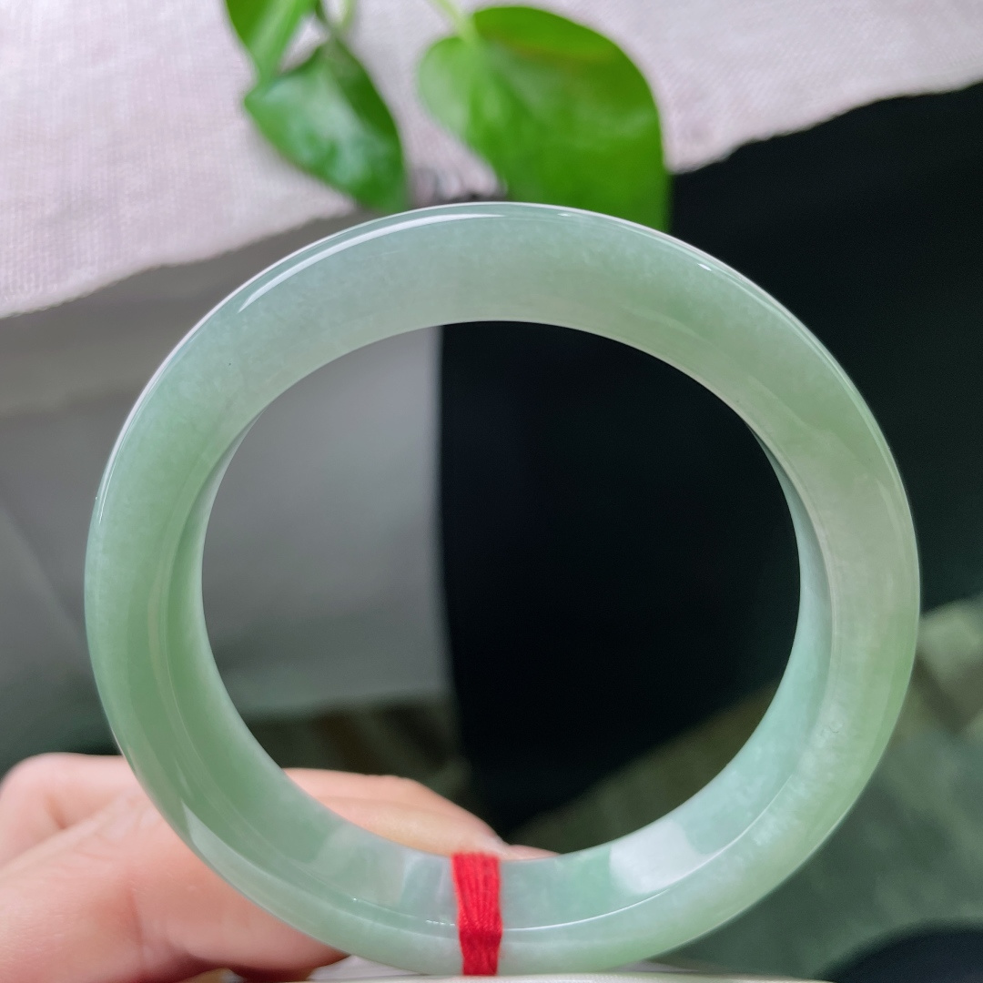 56/11.6/8.2，绿底正圈，温润如水，细腻干净，种老，平静悠然，无裂，ss48035a