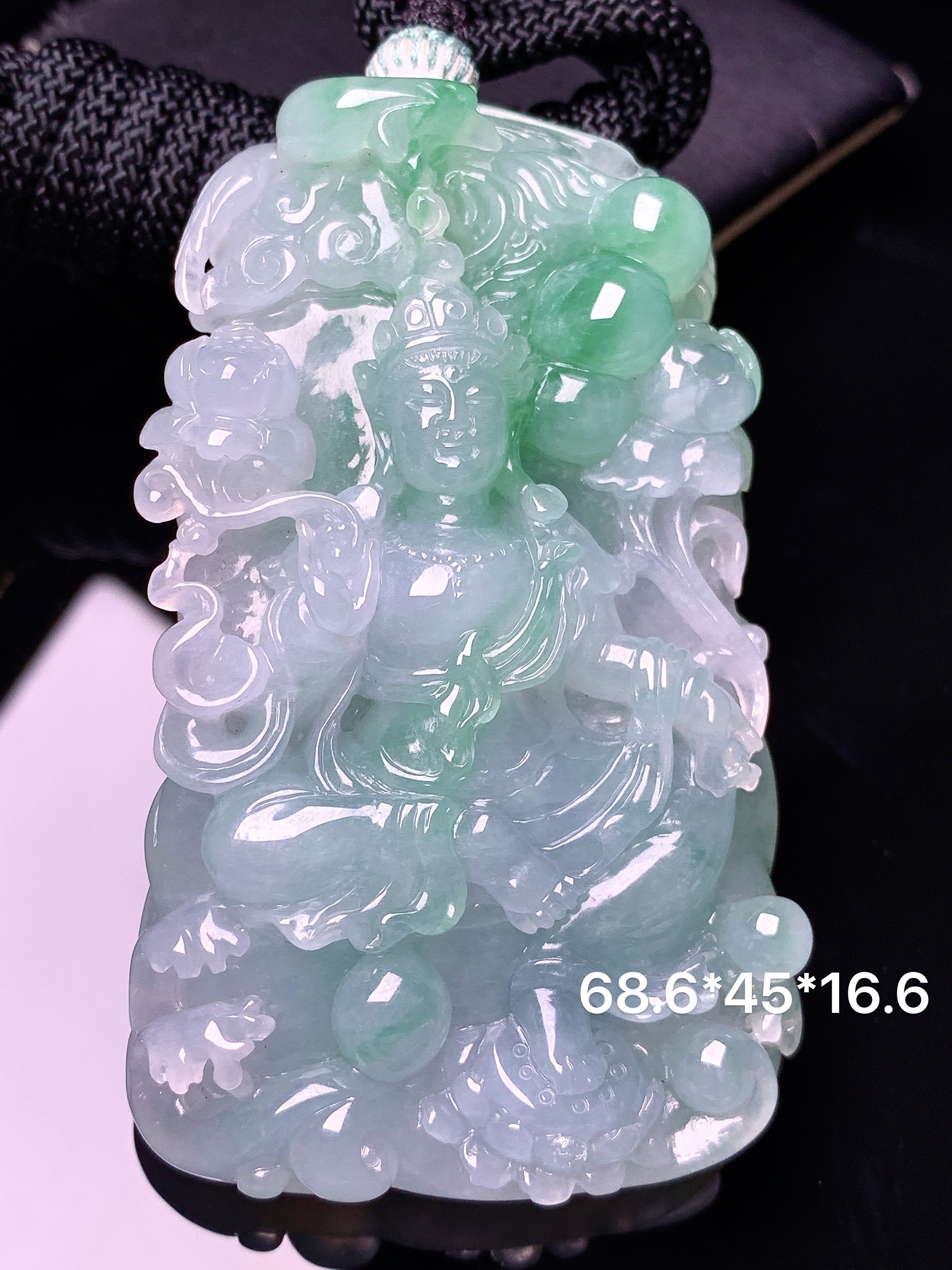 飘绿度母观音菩萨吊坠 玉质细腻 色泽艳丽清新 水润亮眼 整体尺寸68.6*45*16.6 a5