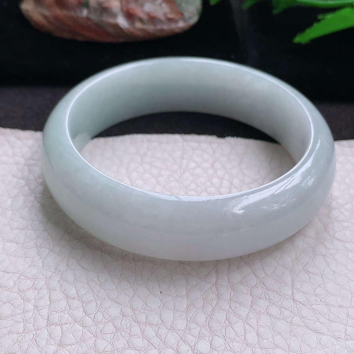 js自然光58.5*17*8.3轮胎镯 翡翠a货玉手镯白月光宽边珠宝玉手环
