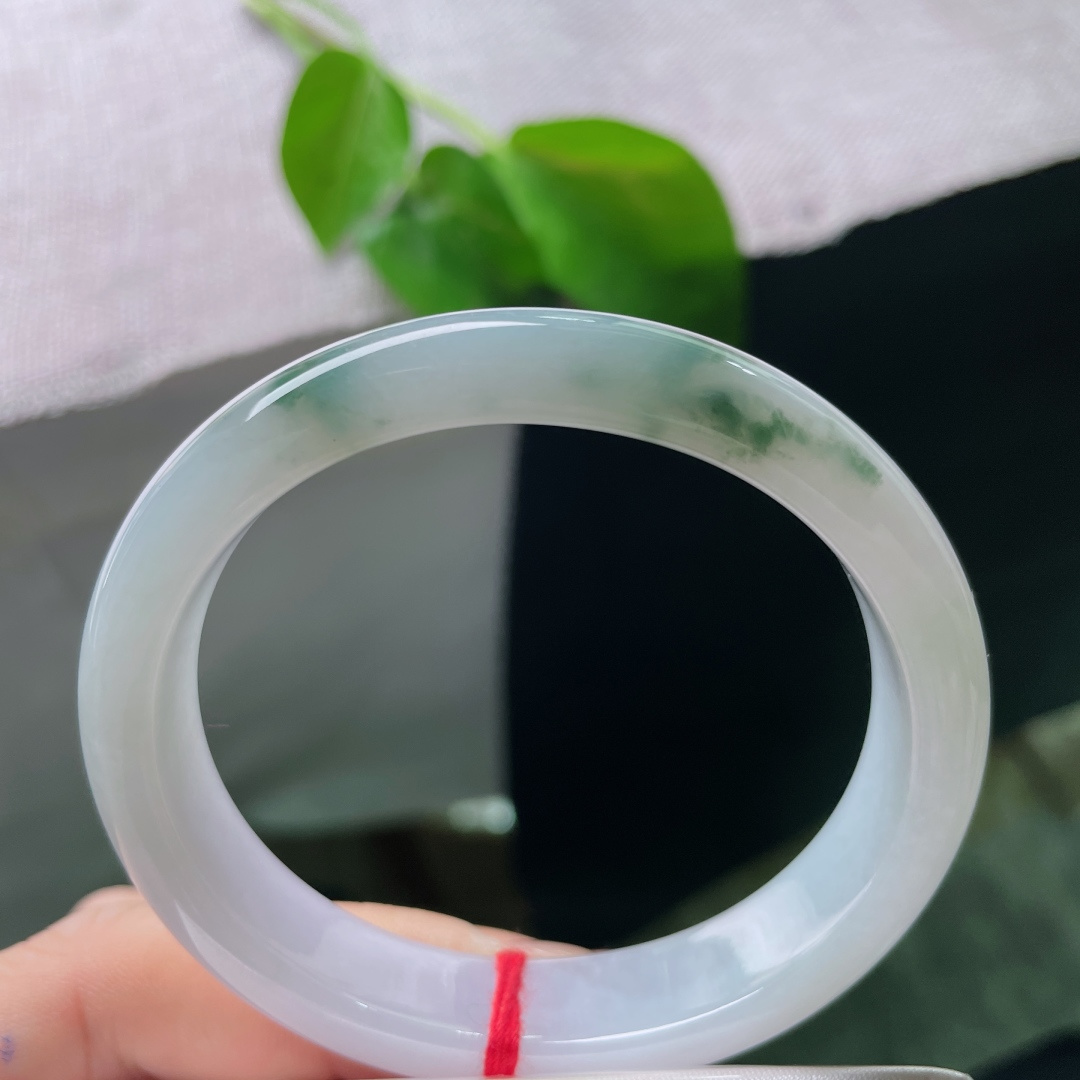 57（51）/12.3/7.6飘花贵妃，微微紫底，韵味十足，花色灵动飘逸，无裂，ss55102a
