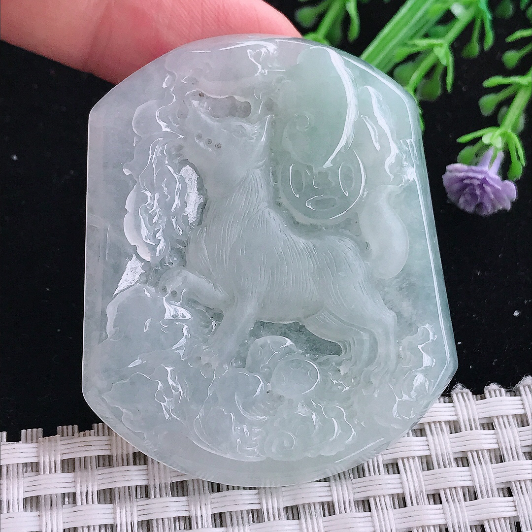 实拍A货翡翠52.8/44/5.8老坑冰胶水灵冰晴生肖狗吊坠翡翠玉牌旺财挂件
