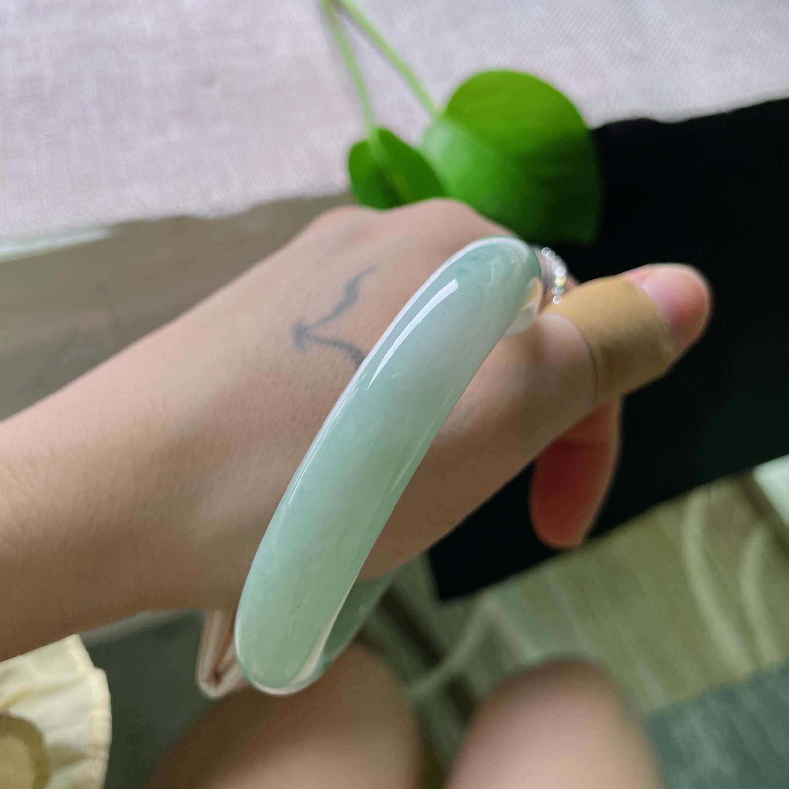 58.9/12/8.3，绿底正圈，色系甜美，温柔可人，减龄，质地温润细腻，有纹，ss51789a..