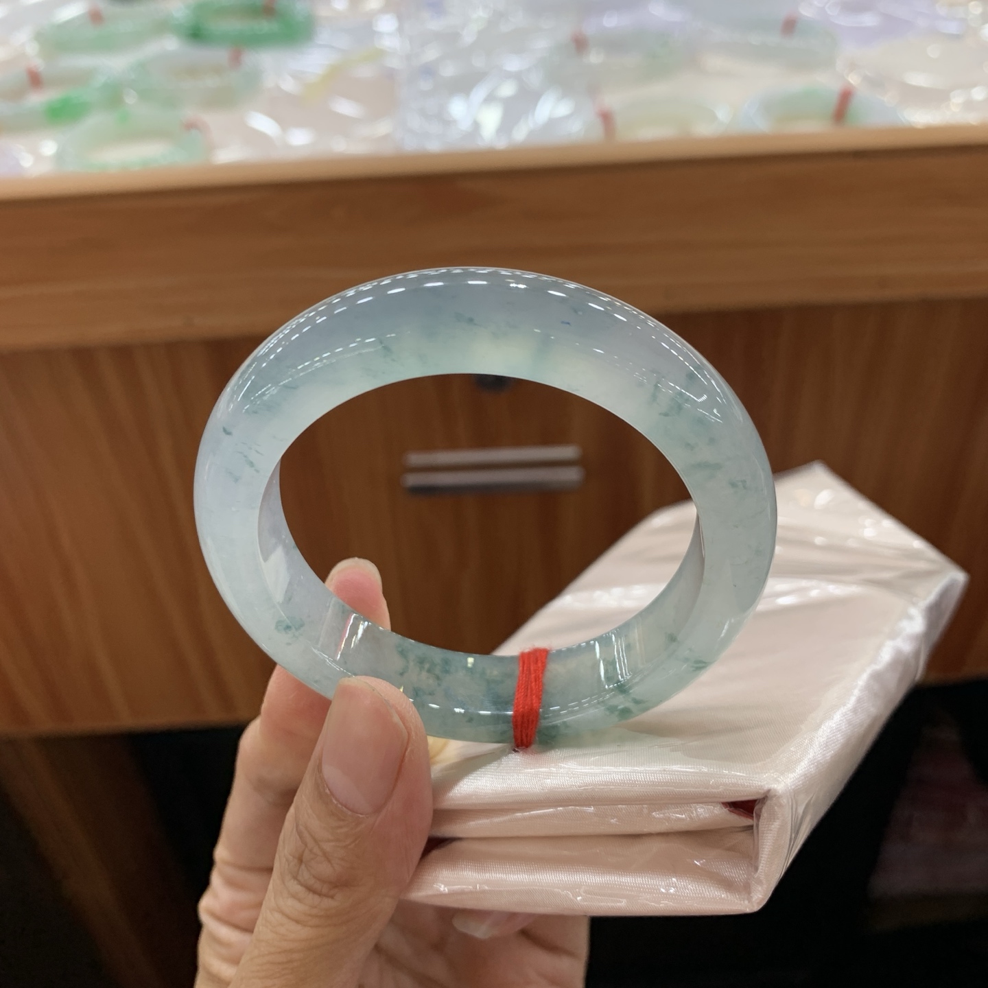 051236CK 飘花正圈翡翠手镯 54.7-12.5-9