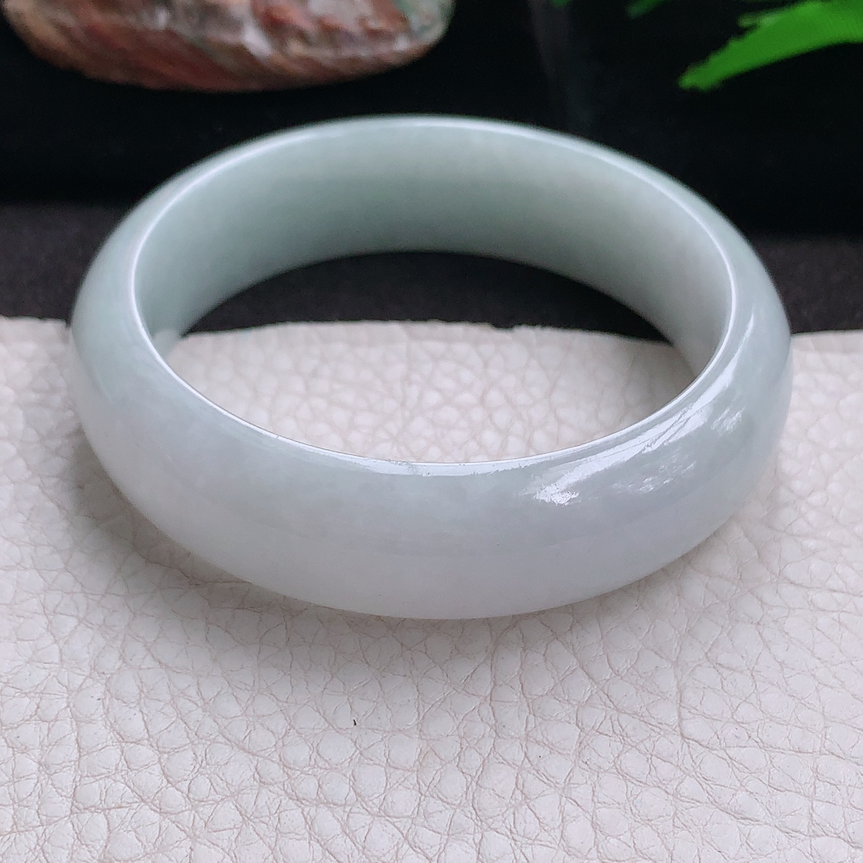 js自然光58.5*17*8.3轮胎镯 翡翠a货玉手镯白月光宽边珠宝玉手环