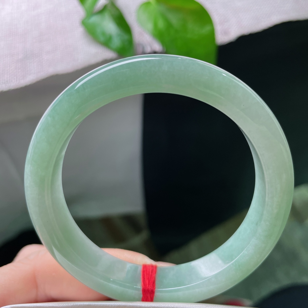 56/11.6/8.2，绿底正圈，温润如水，细腻干净，种老，平静悠然，无裂，ss48035a