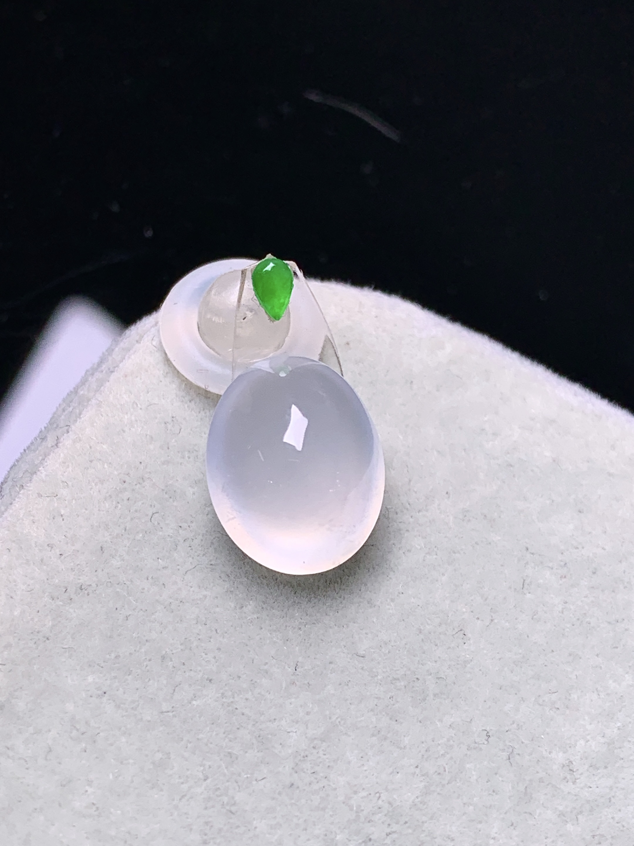 镶嵌款 冰种蛋面吊坠 玉质细腻 色泽艳丽清新 水润亮眼 整体尺寸11.5*9.2*6.5 2x