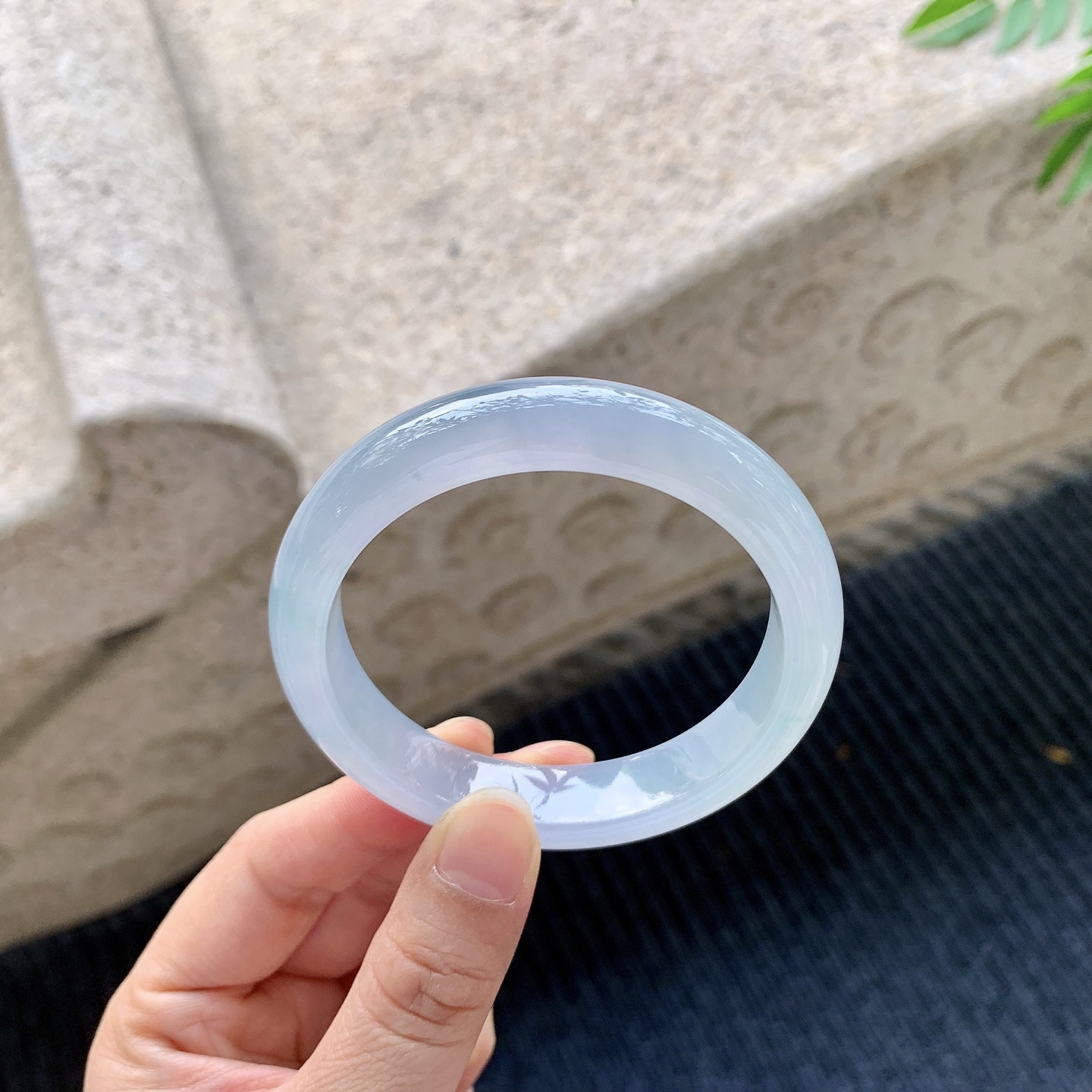 正圈53 54 【圈口】54.8/12/8.8 【编码】BA051364 【描述】冰糯，清透，水润，种老，细腻，打灯有棉线