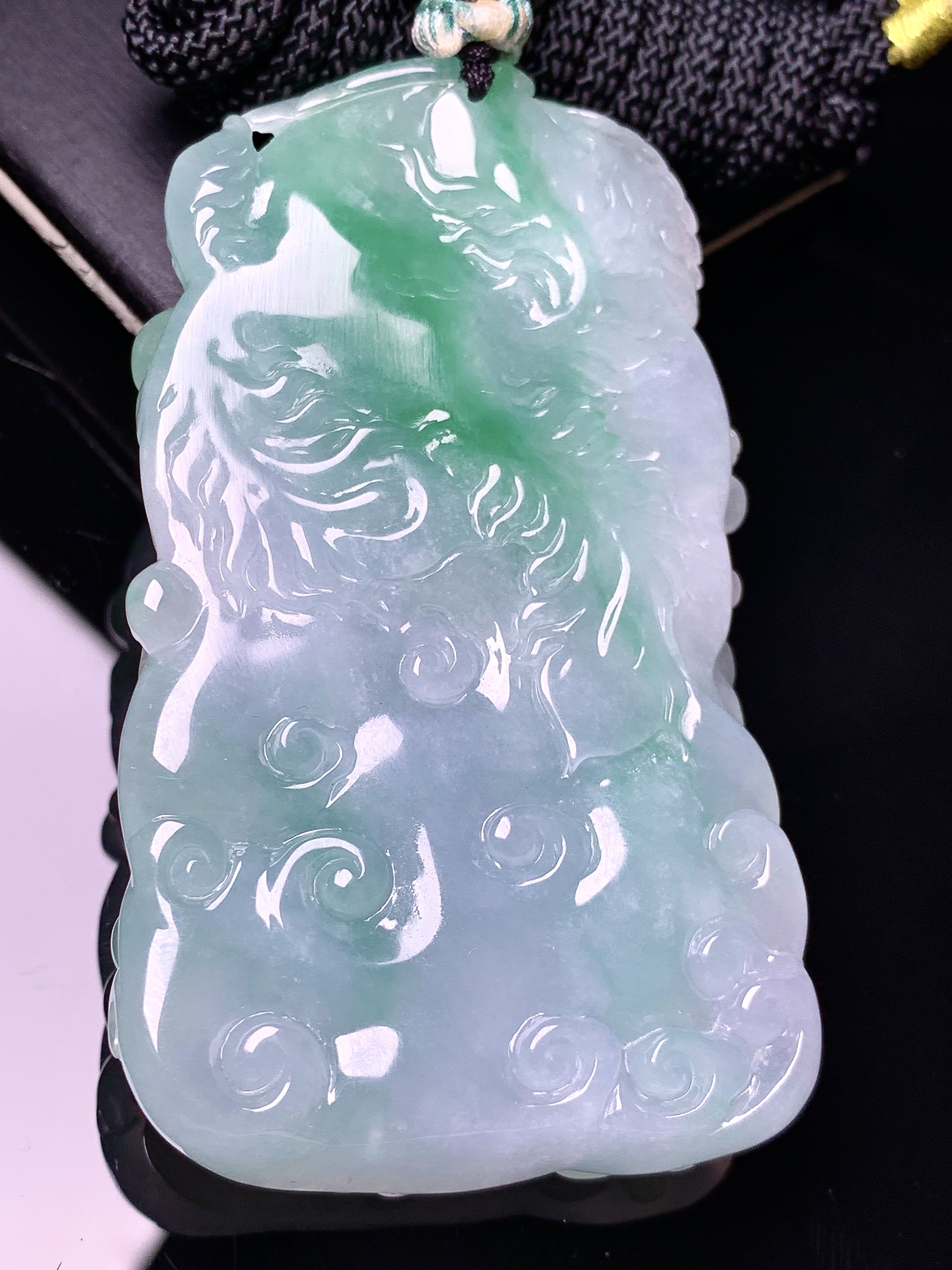 飘绿度母观音菩萨吊坠 玉质细腻 色泽艳丽清新 水润亮眼 整体尺寸68.6*45*16.6 a5