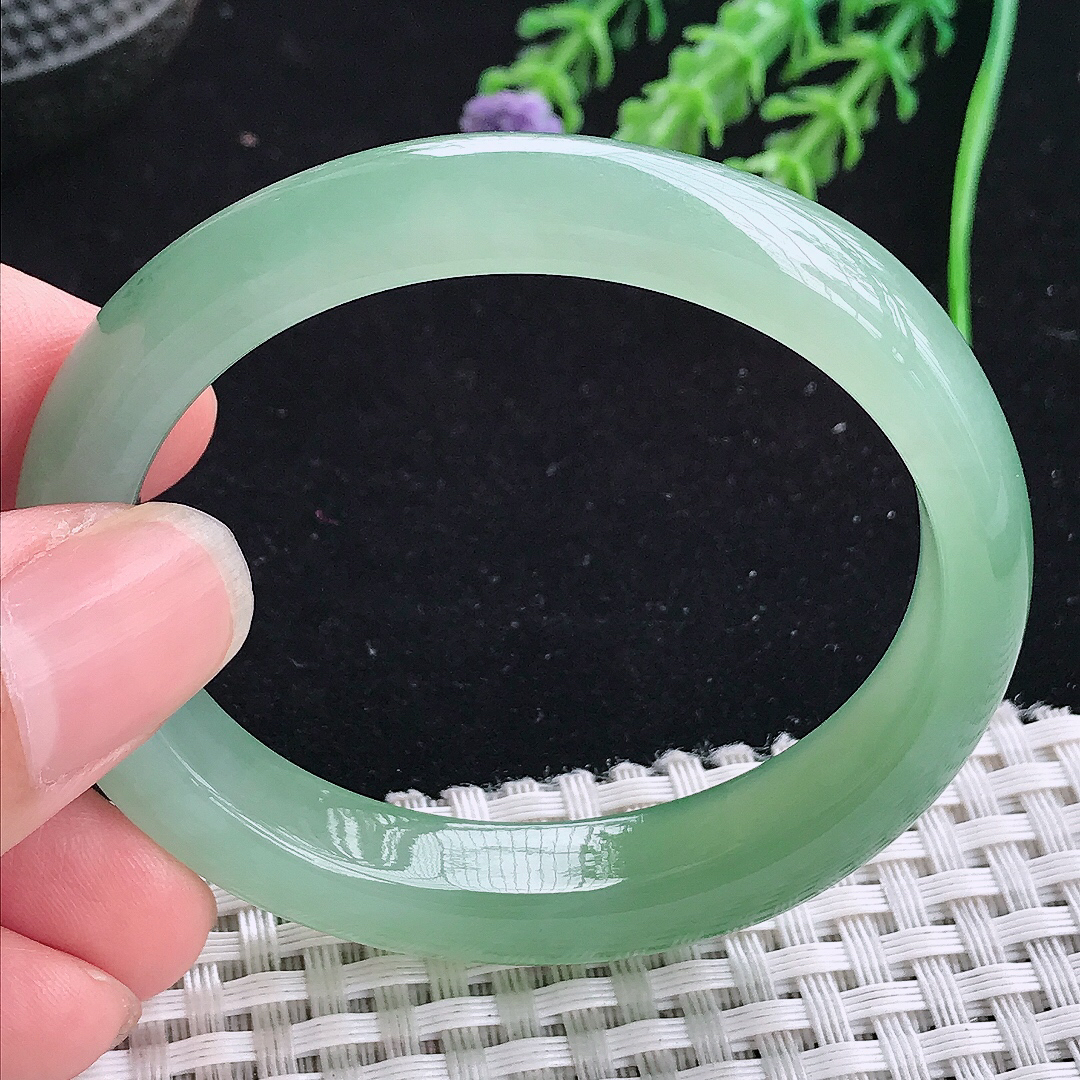 实拍a货翡翠51/44.5/10.6/7.7小圈口平安镯老坑冰果冻冰晴满绿贵妃手镯玉手镯