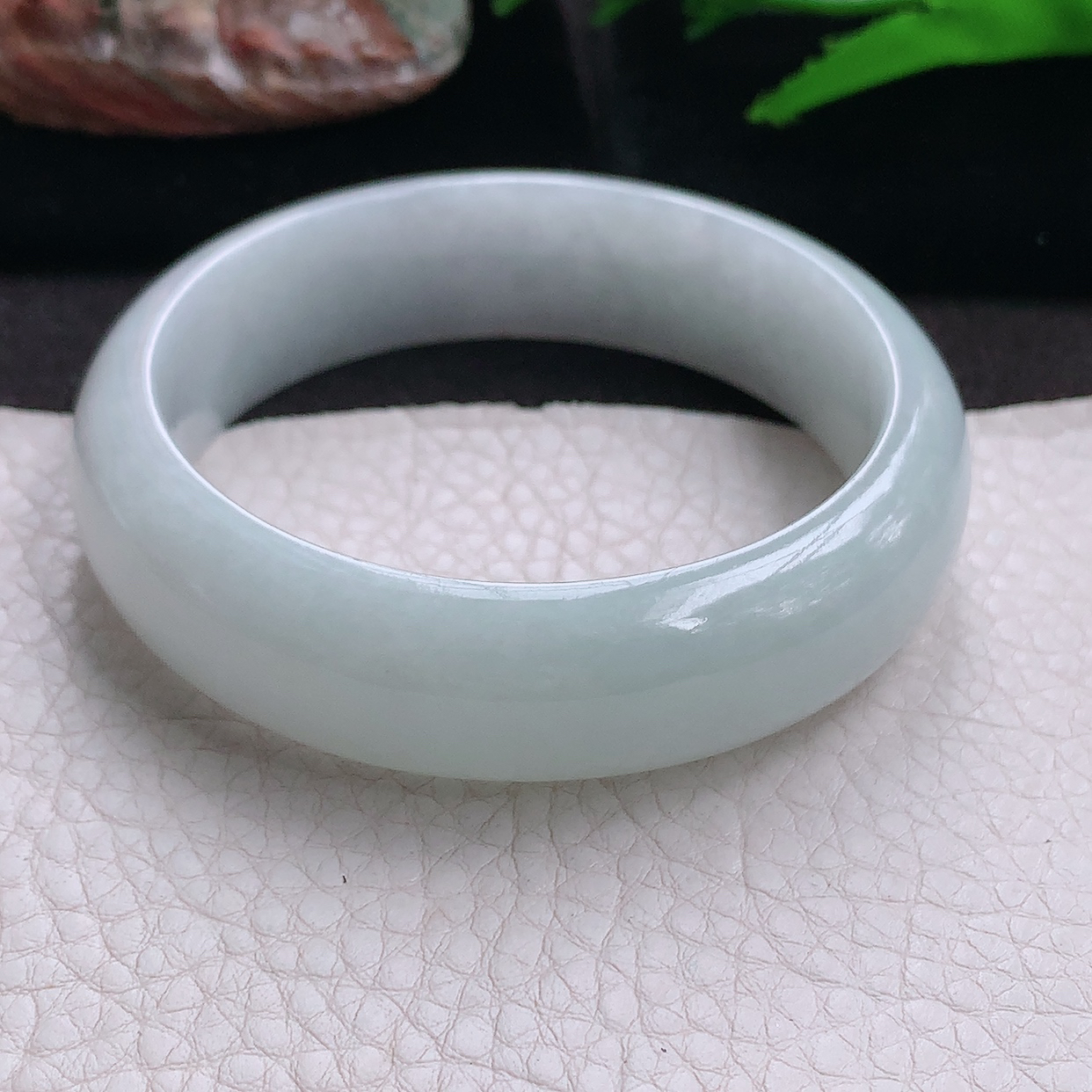 js自然光58.5*17*8.3轮胎镯 翡翠a货玉手镯白月光宽边珠宝玉手环