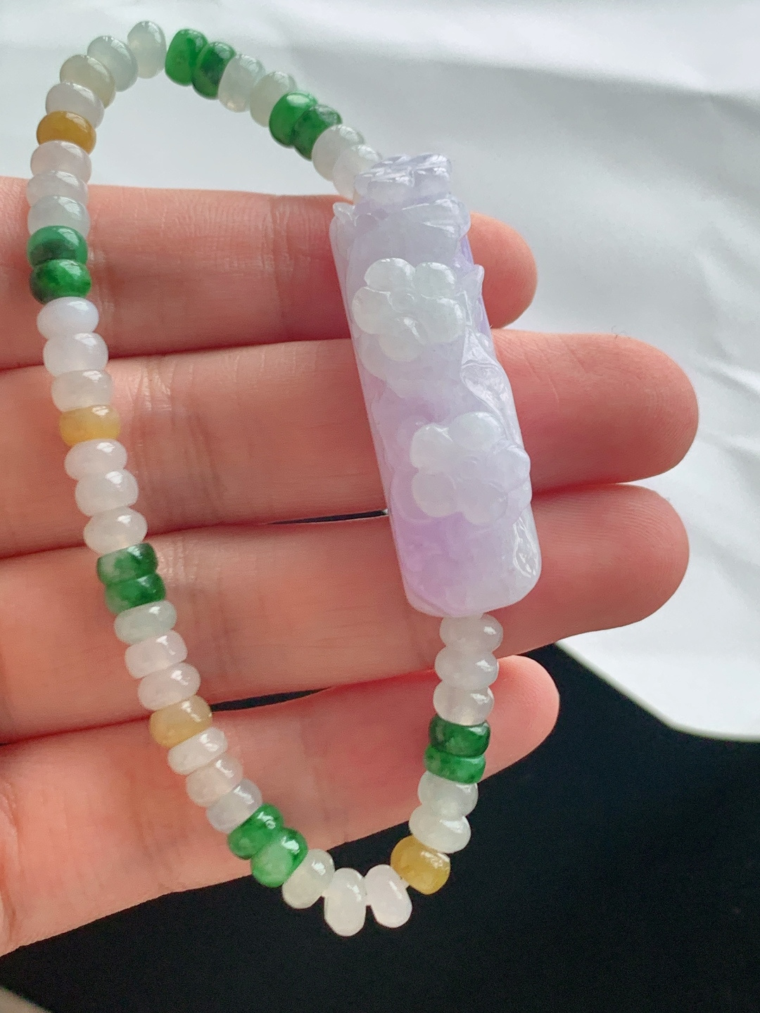 雕花手牌，紫韵柔美雕工精致，三彩串珠古韵生香 自然光拍摄