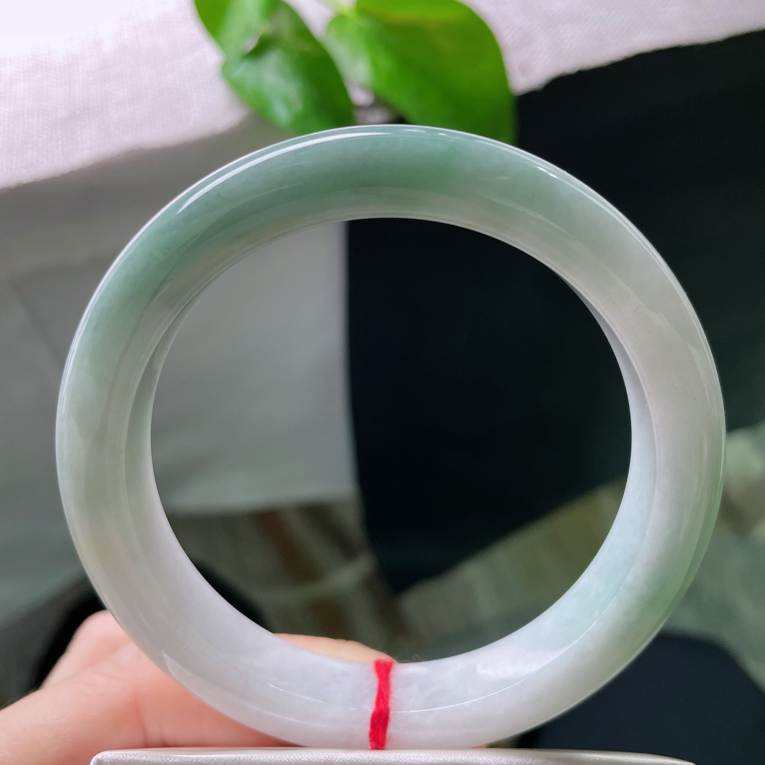 61.3/11.9/9.5，浅绿底正圈，大圈口，料子细润，大圈口，百搭，简约，有纹，ss53055a