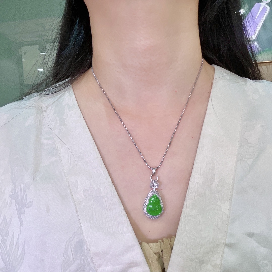️天然缅甸翡翠A货满绿葫芦吊坠18k金镶嵌钻石 细腻水灵 实拍接近，31.5-17.8-11.9 16.0-12.2-3.3