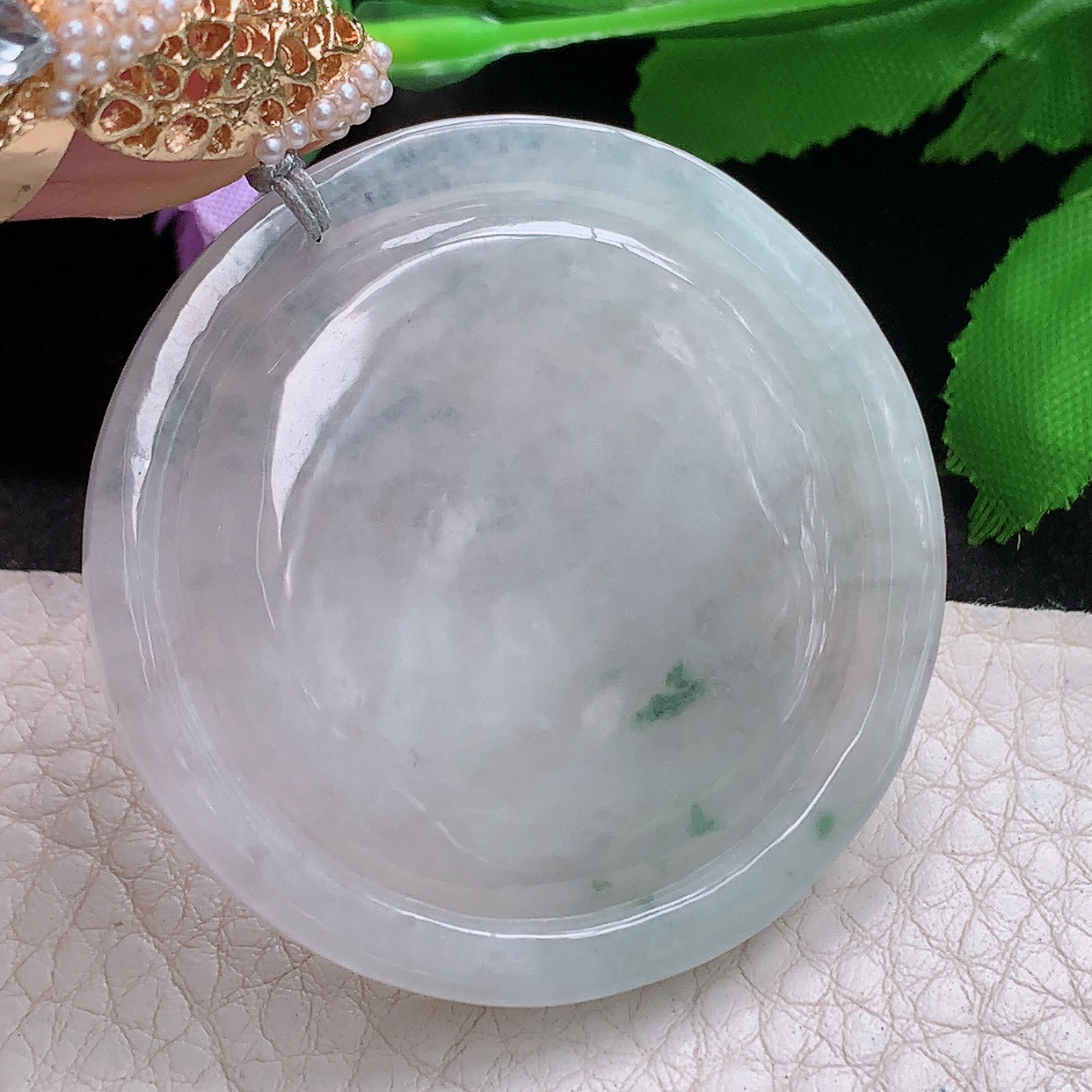 rp实拍46.3*8.6缅甸翡翠精雕冰透飘花上山虎吊坠虎虎生威圆牌