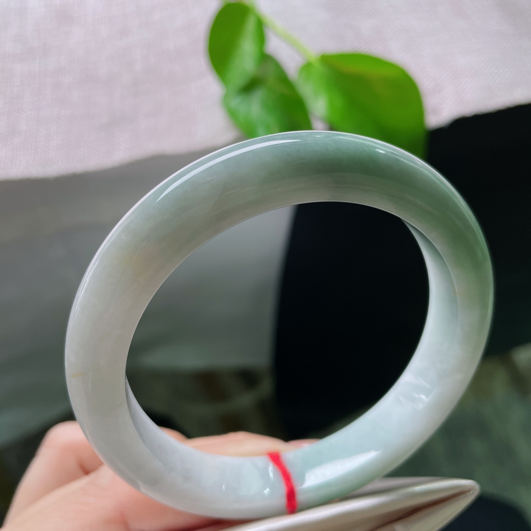 61.3/11.9/9.5，浅绿底正圈，大圈口，料子细润，大圈口，百搭，简约，有纹，ss53055a