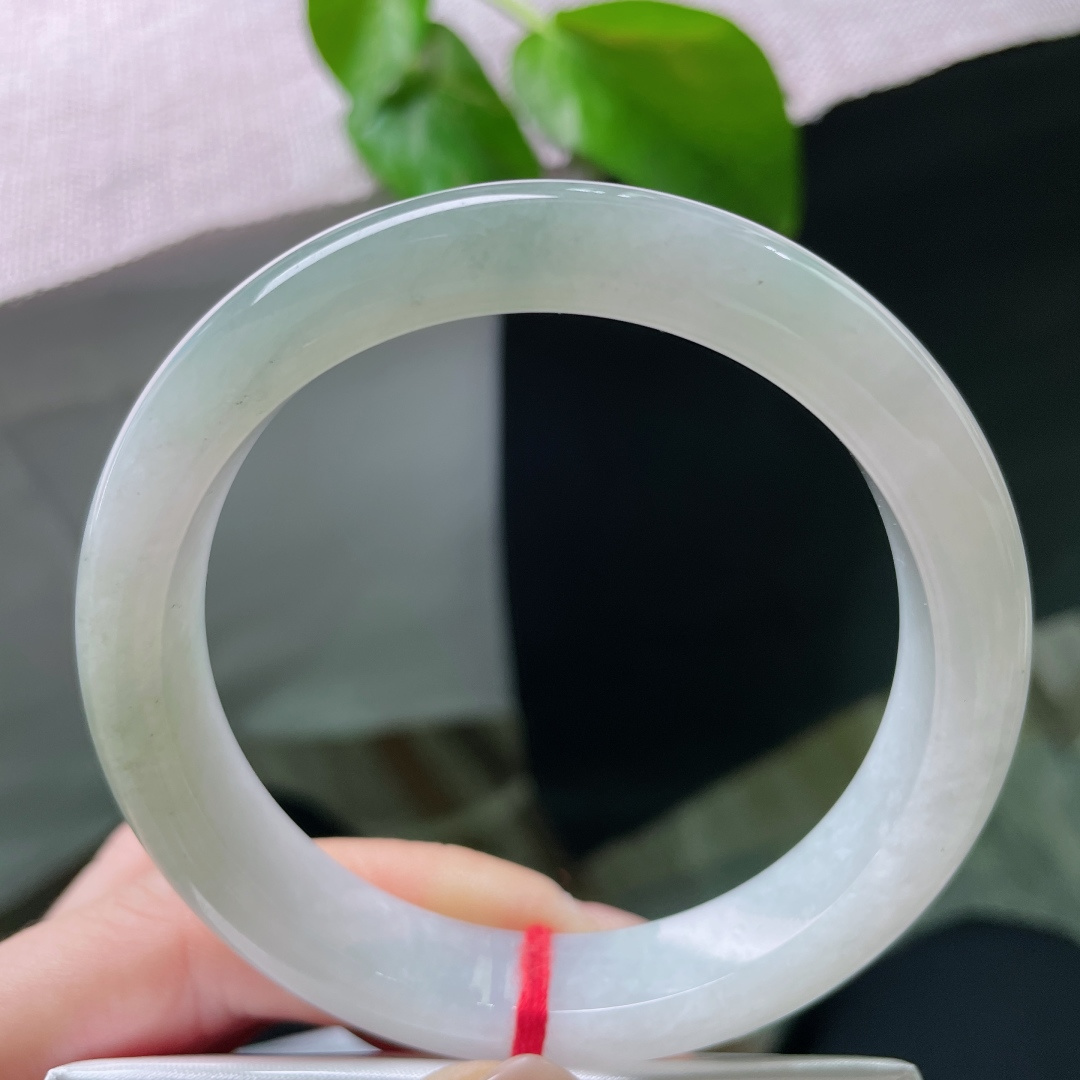 60/12.2/8.5，淡绿底正圈，大圈口，水润细腻，一抹浅浅飘色点缀，温柔素雅，皮纹，ss4970