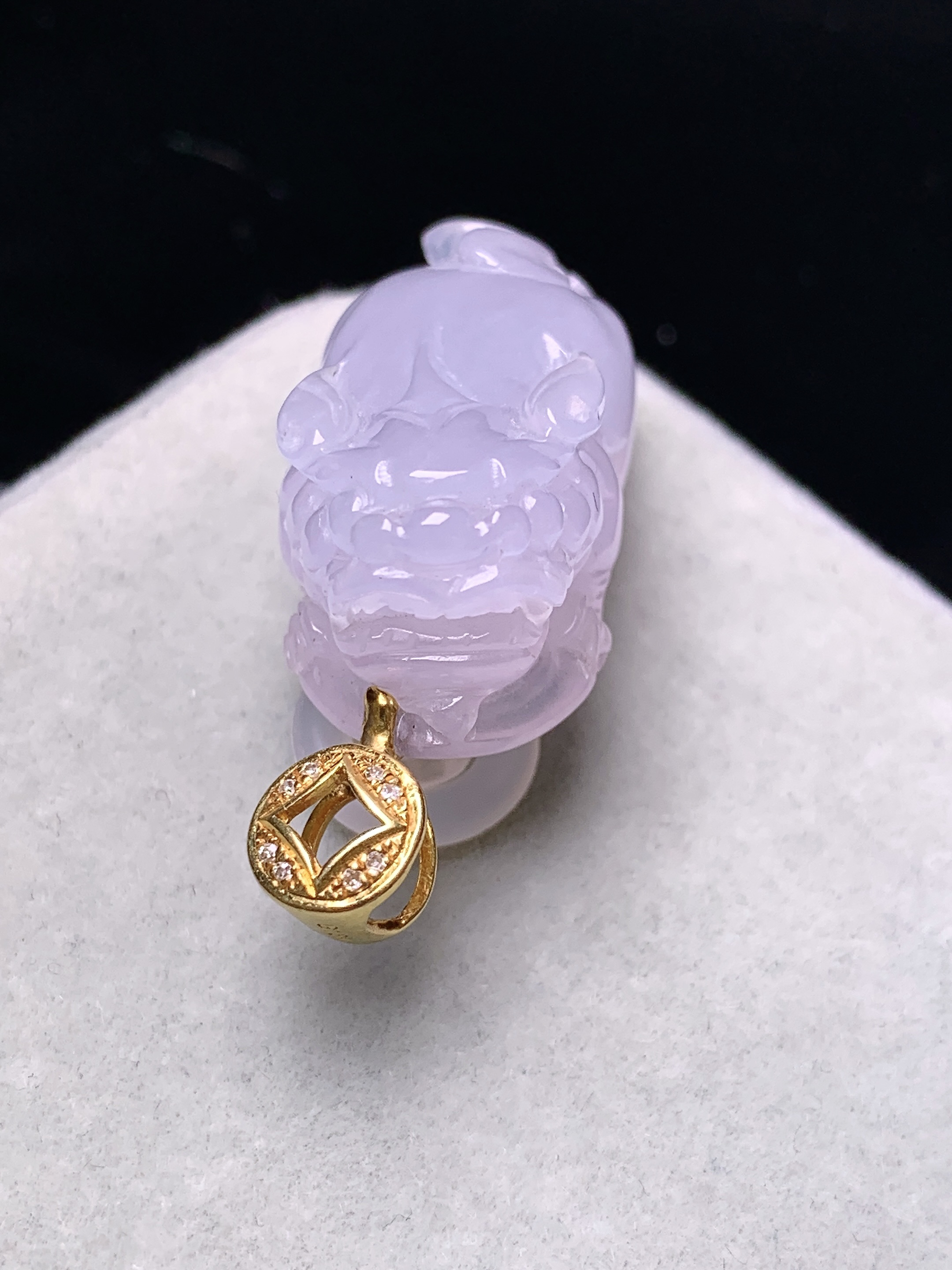 18k金钻镶嵌紫罗兰貔貅吊坠 玉质细腻 色泽艳丽清新 水润亮眼 整体尺寸33.5*13.8*11.5