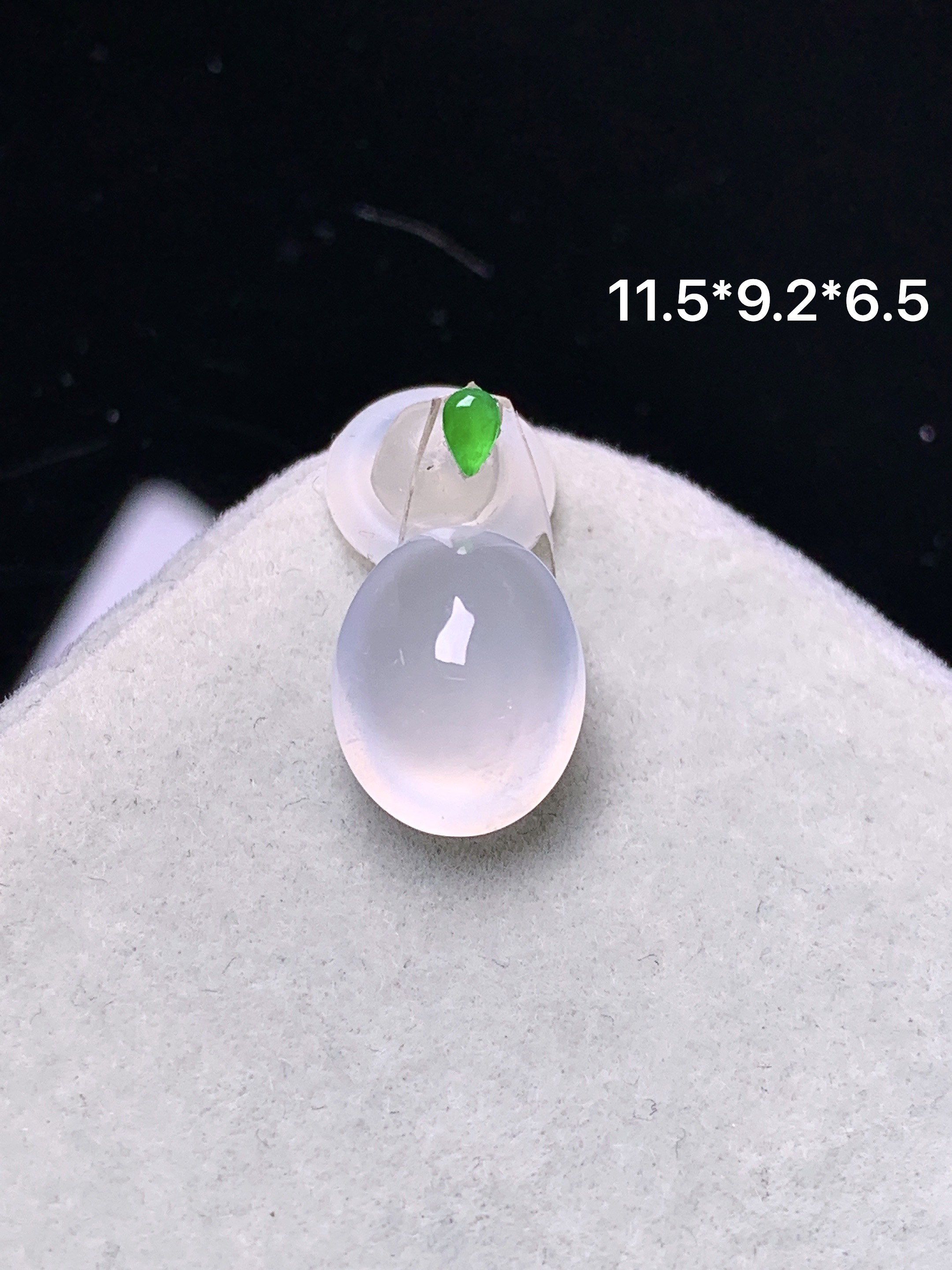 镶嵌款 冰种蛋面吊坠 玉质细腻 色泽艳丽清新 水润亮眼 整体尺寸11.5*9.2*6.5 2x