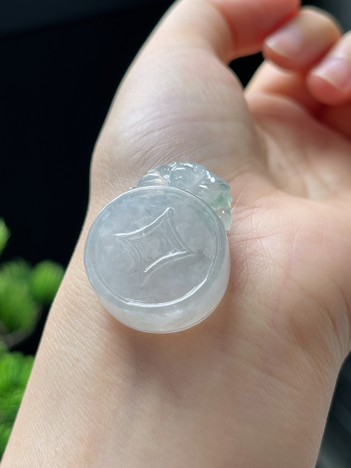 翡翠冰糯种白色吊坠
