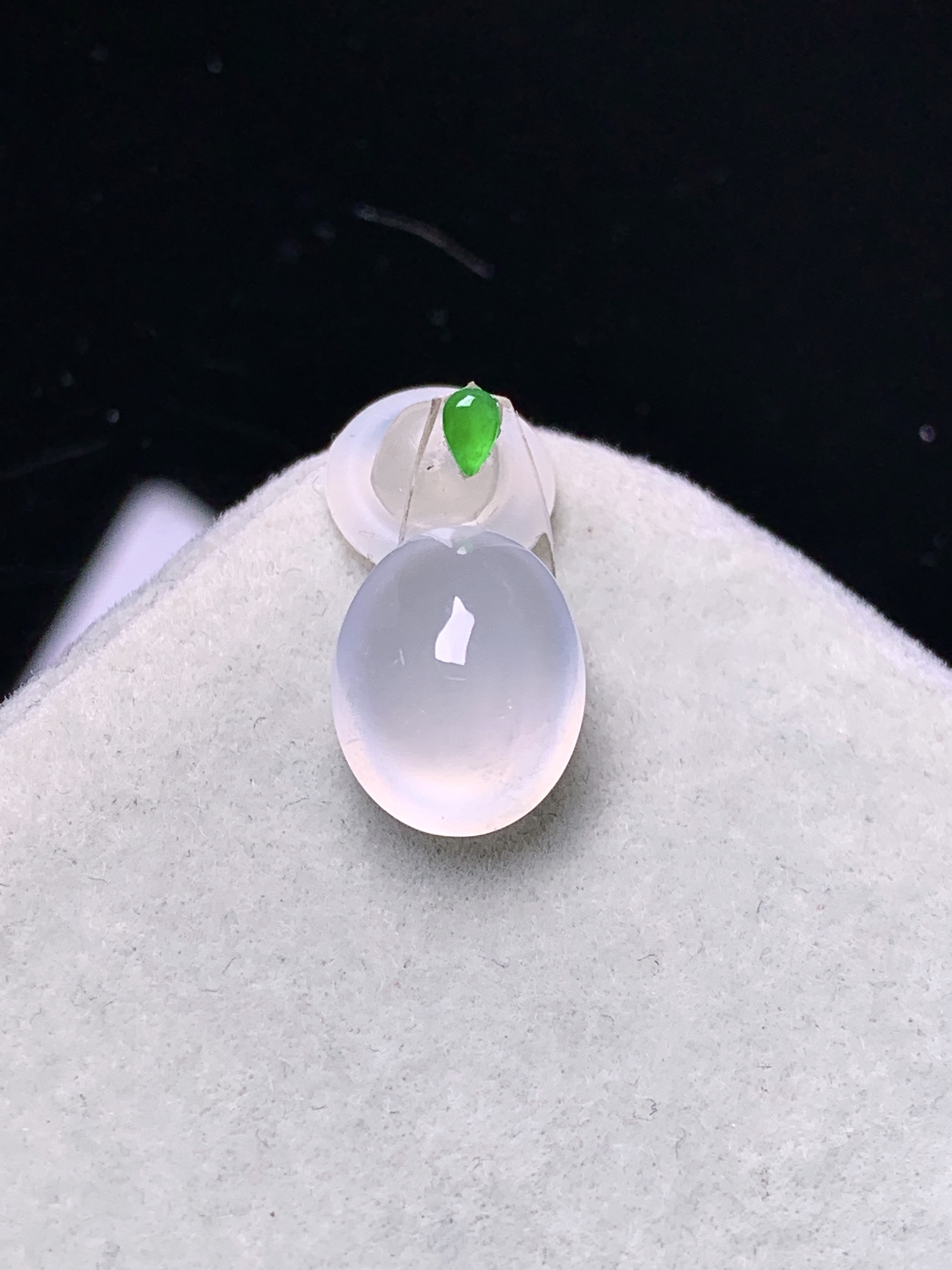镶嵌款 冰种蛋面吊坠 玉质细腻 色泽艳丽清新 水润亮眼 整体尺寸11.5*9.2*6.5 2x