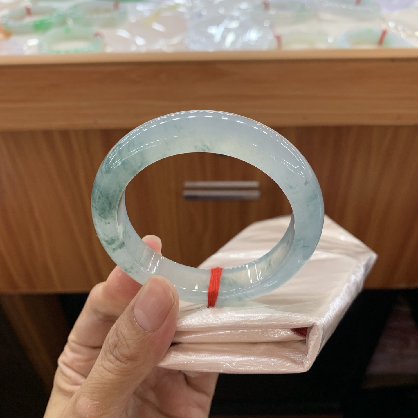 051236CK 飘花正圈翡翠手镯 54.7-12.5-9