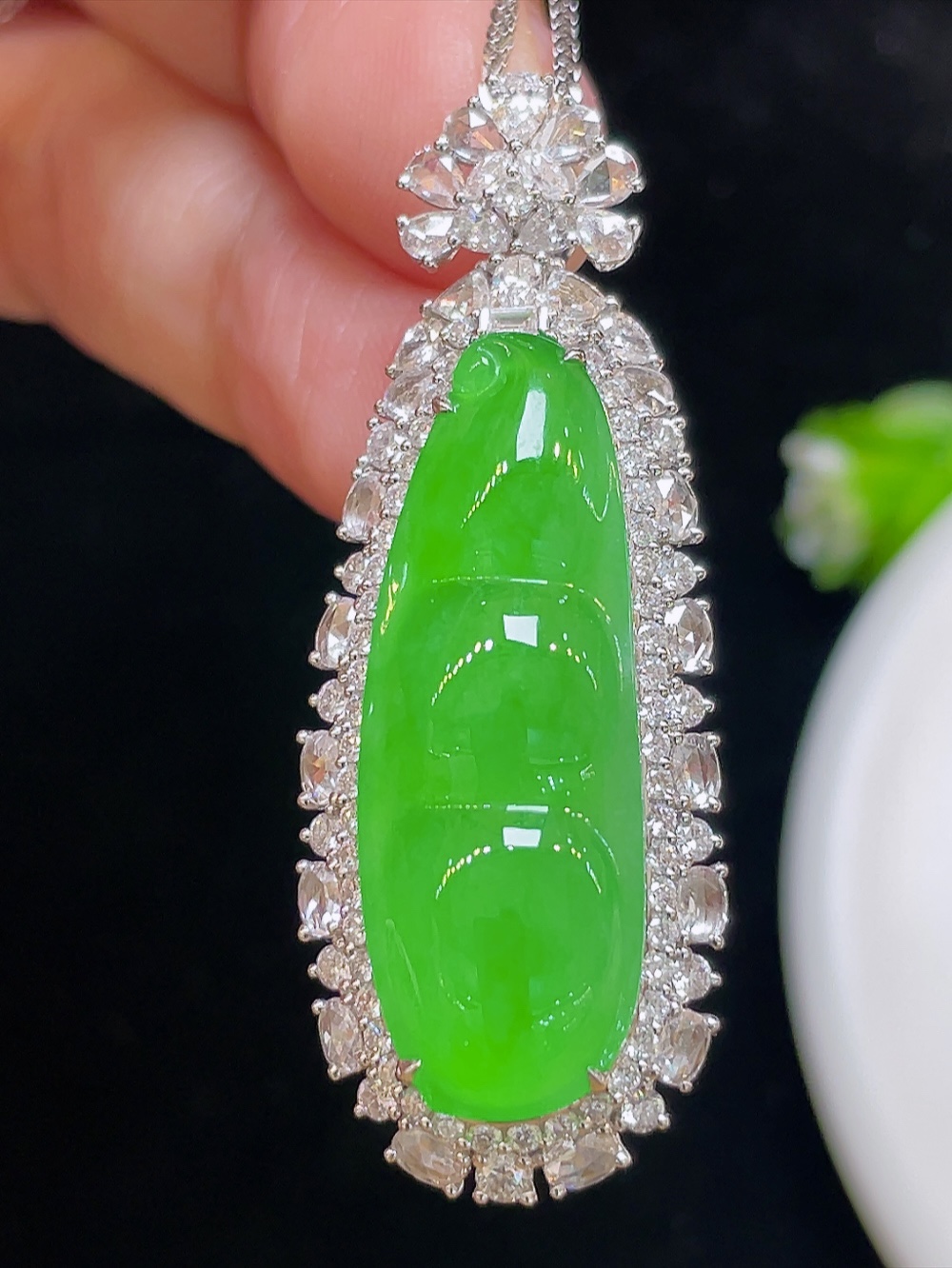 ️【高冰阳绿，大福豆】大件饱满，通透水润，玉质细腻，翠色鲜艳，18k金奢华钻石镶嵌️，29.5-