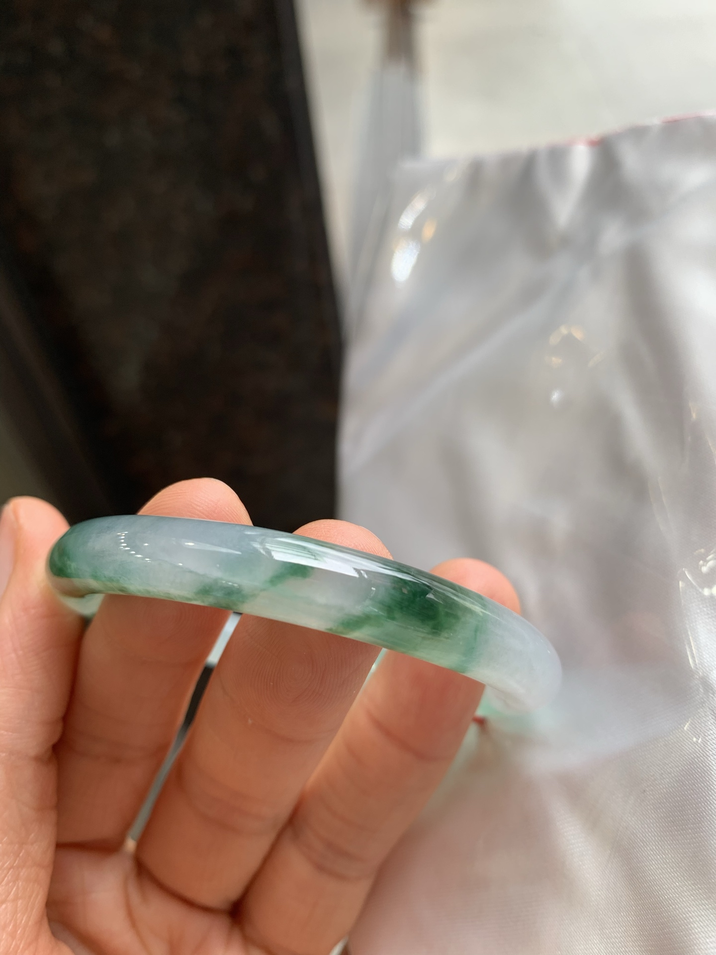 圆条冰飘绿花 有纹裂 尺寸：51/8 花色漂亮