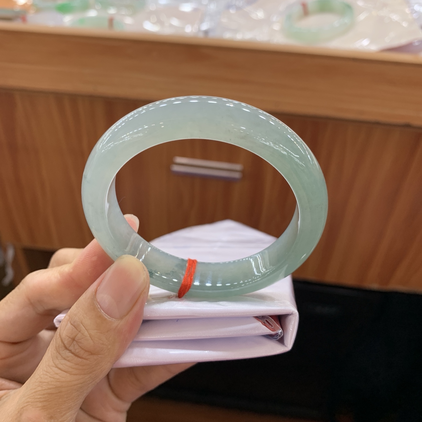 冰蓝正圈翡翠手镯 53.4-12.1-8.1