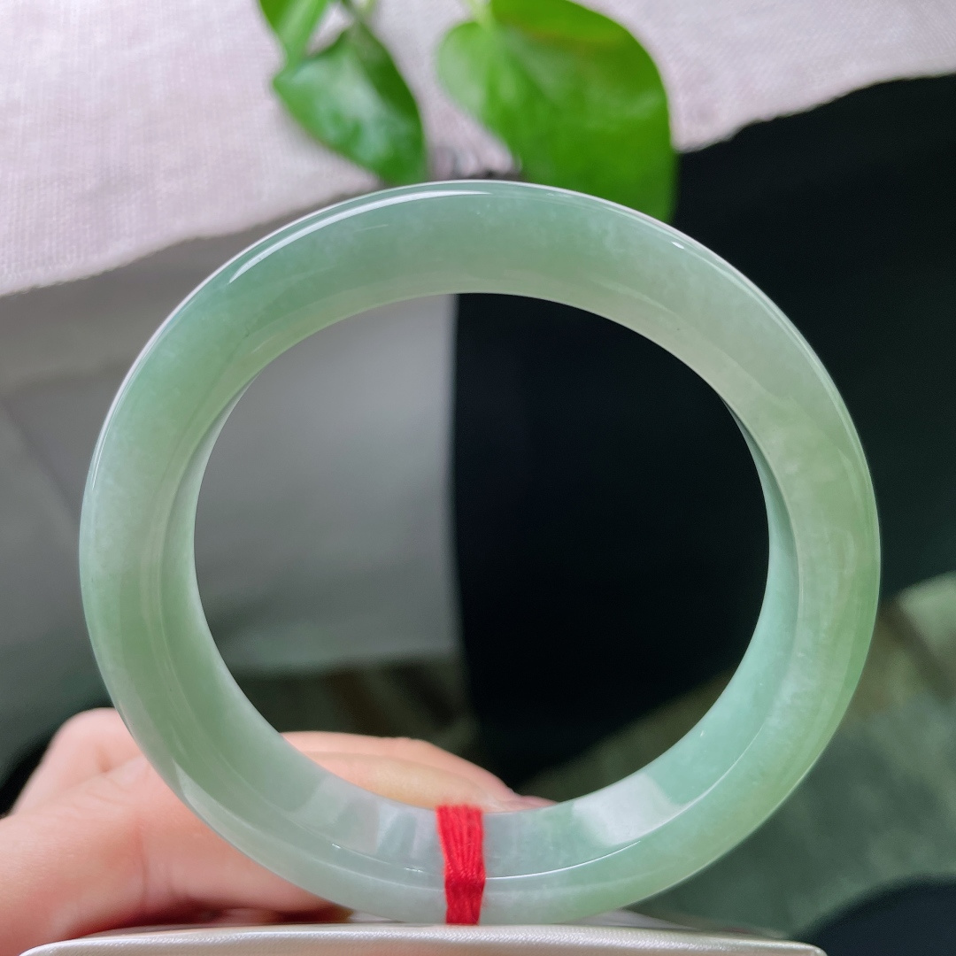 56/11.6/8.2，绿底正圈，温润如水，细腻干净，种老，平静悠然，无裂，ss48035a