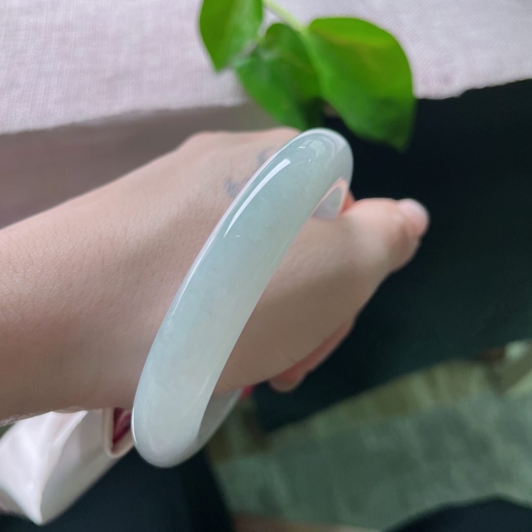 56.8/11.4/9，淡绿淡紫正圈，如薄荷初醒，香芋微甜。水头好，种老，无裂，ss50060a