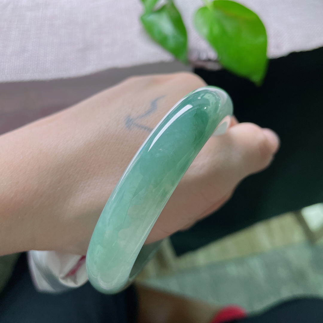 冰油正圈，莹润通透，充满神秘又优雅的气息，种老，皮纹。ss51129a