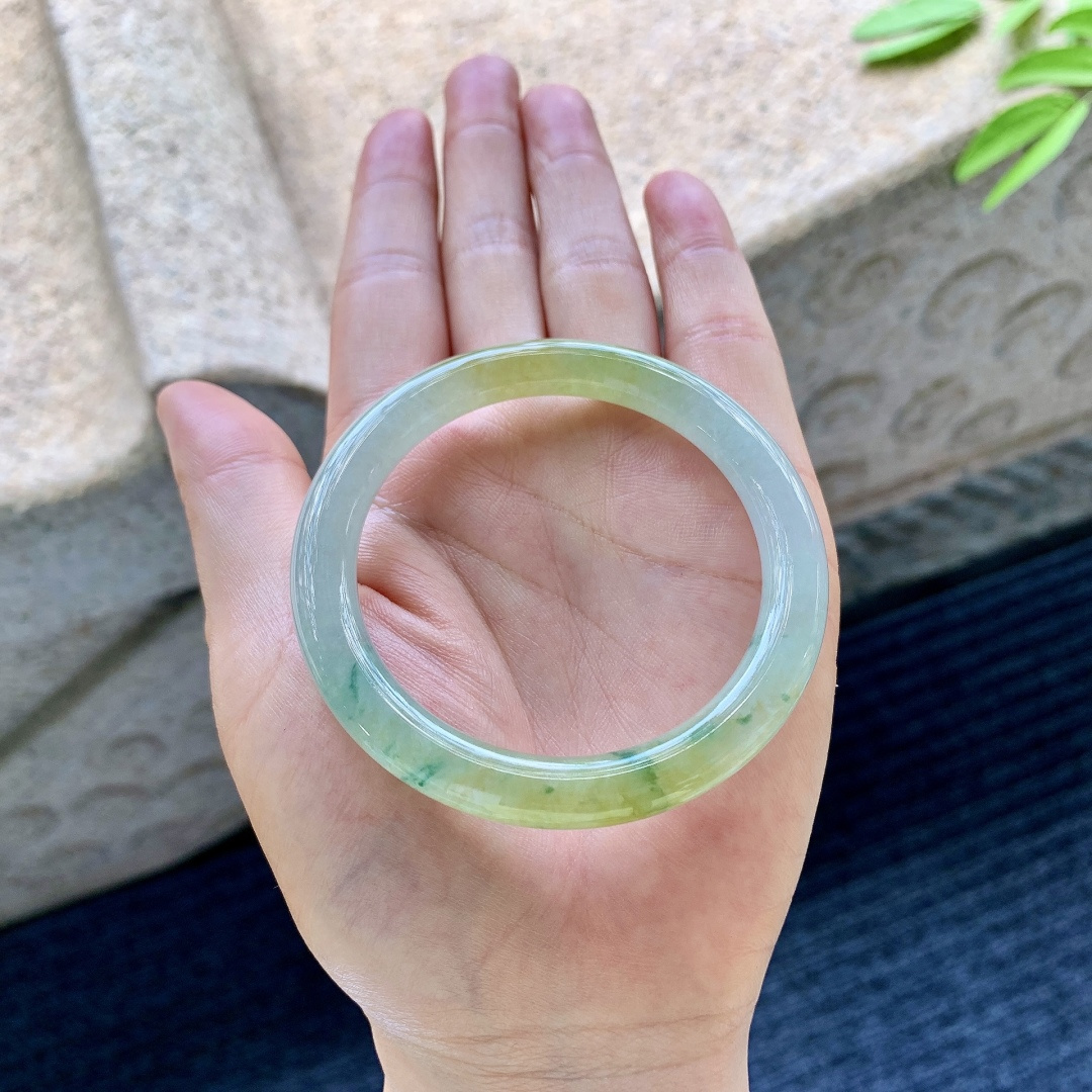 圆条50 51，圈口51.5/6.9/7.9，编码C5081486，糯冰飘黄翡，水润，种老，细腻，无