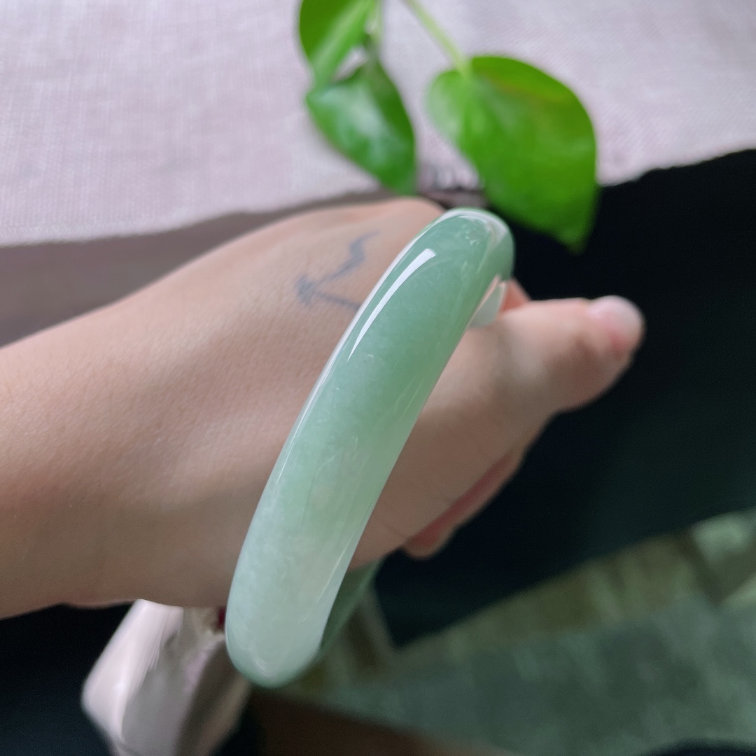56/11.6/8.2，绿底正圈，温润如水，细腻干净，种老，平静悠然，无裂，ss48035a