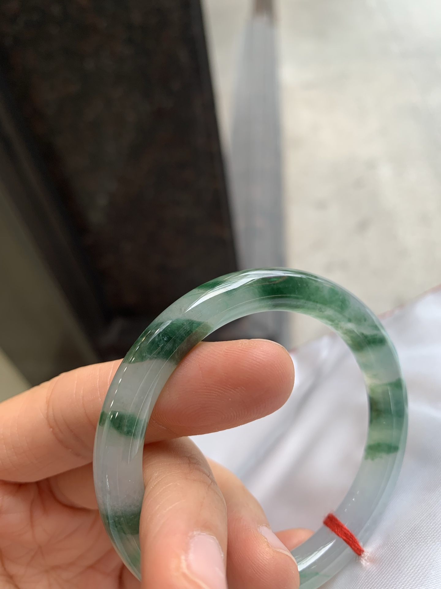 圆条冰飘绿花 有纹裂 尺寸：51/8 花色漂亮