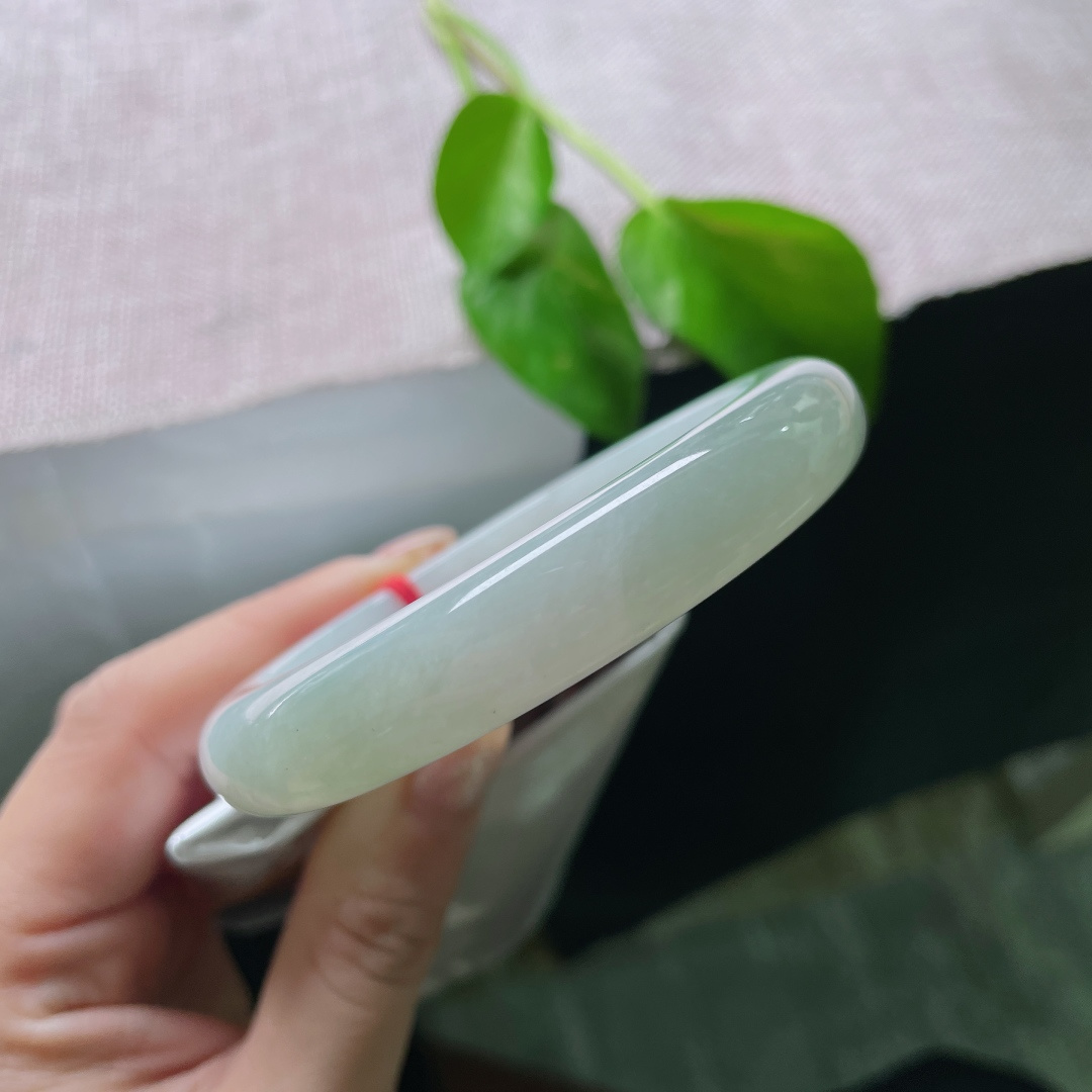 60/12.2/8.5，淡绿底正圈，大圈口，水润细腻，一抹浅浅飘色点缀，温柔素雅，皮纹，ss49704a