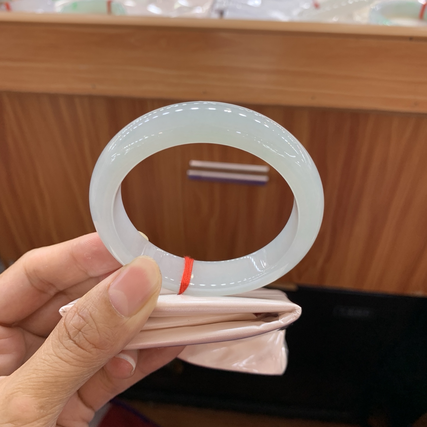 051212MMJ 冰底色正圈翡翠手镯 53.2-12.6-8.3