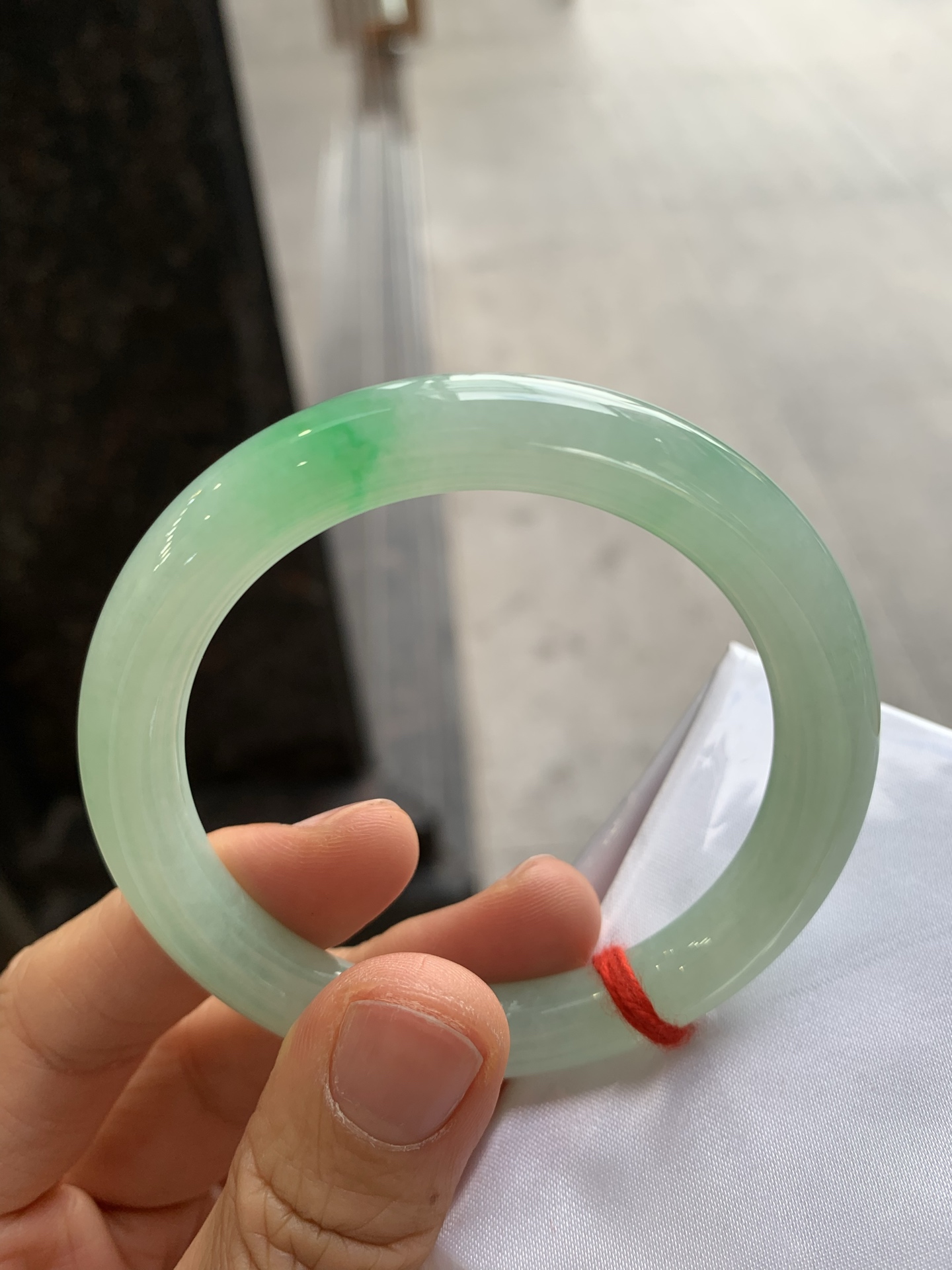 圆条冰飘绿 无裂 尺寸：53.6/9 细腻