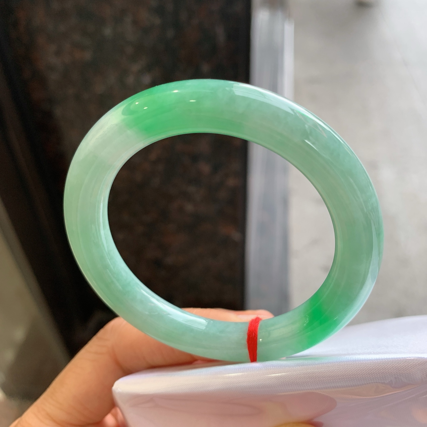 圆条飘绿 有纹 尺寸：51.3/9.3 小圈口