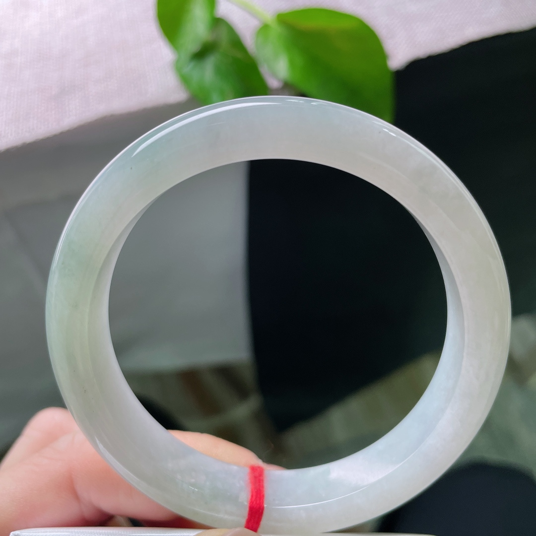 60/12.2/8.5，淡绿底正圈，大圈口，水润细腻，一抹浅浅飘色点缀，温柔素雅，皮纹，ss49704a