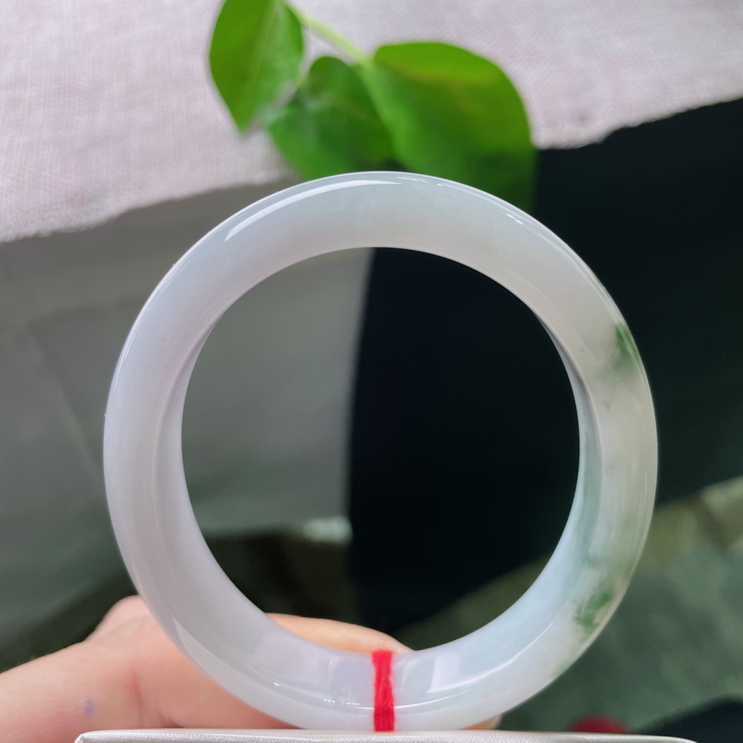57（51）/12.3/7.6飘花贵妃，微微紫底，韵味十足，花色灵动飘逸，无裂，ss55102a