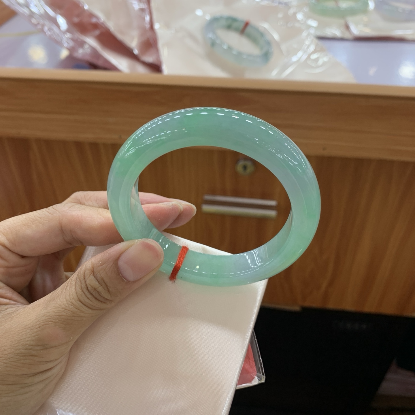 051352WJ 满绿正圈翡翠手镯 55-12-9.3