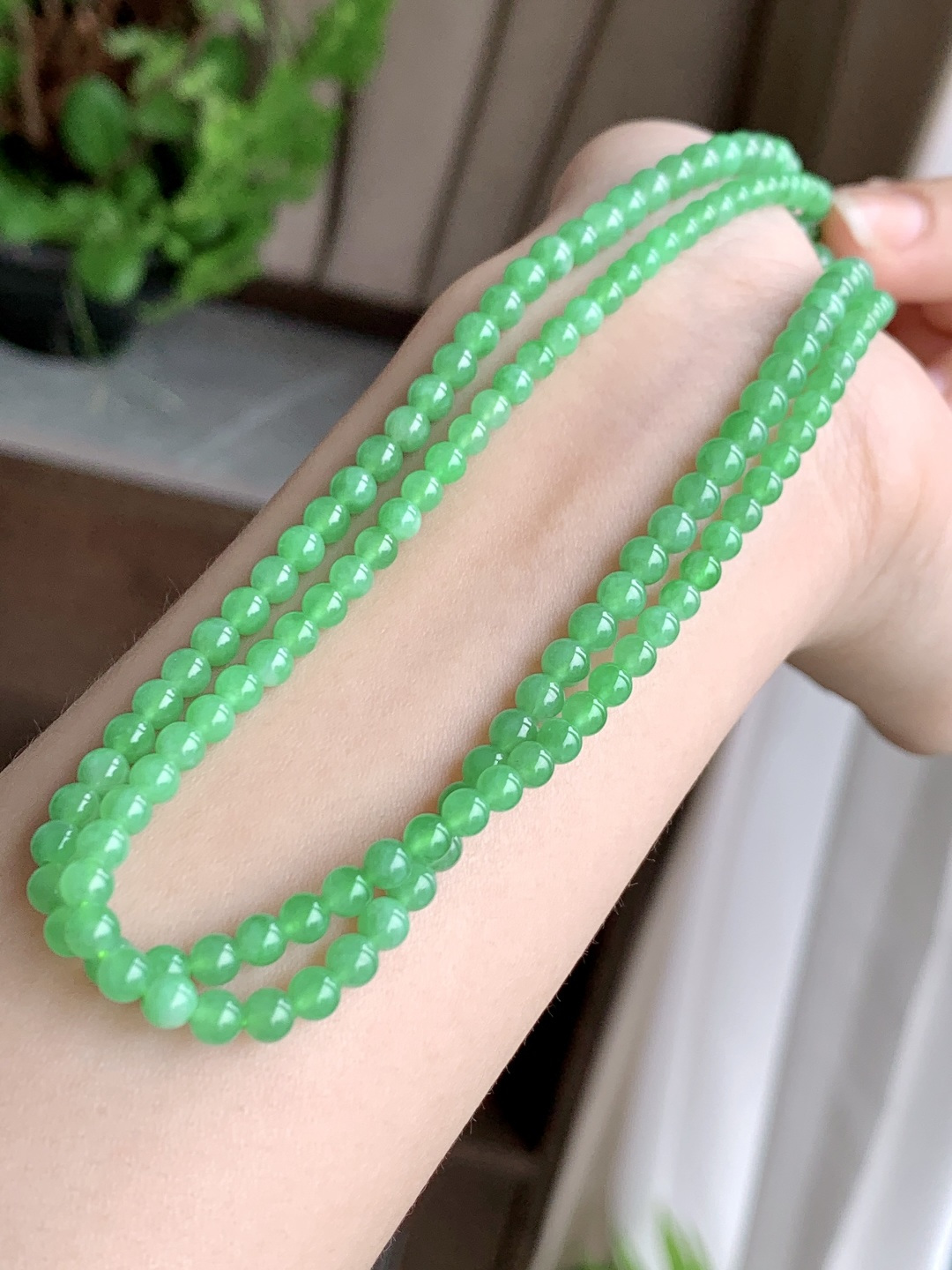 冰阳绿珠链满绿圆珠子珠链 说明 性比高 满色 尺寸4-3.3mm，30cm 重量17克 不议